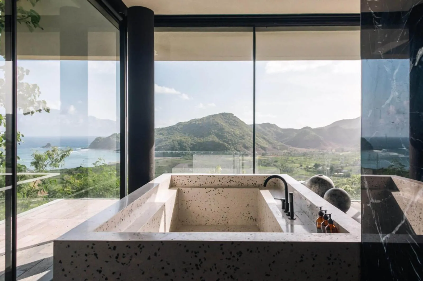 Hot Tub in Tampah Hills