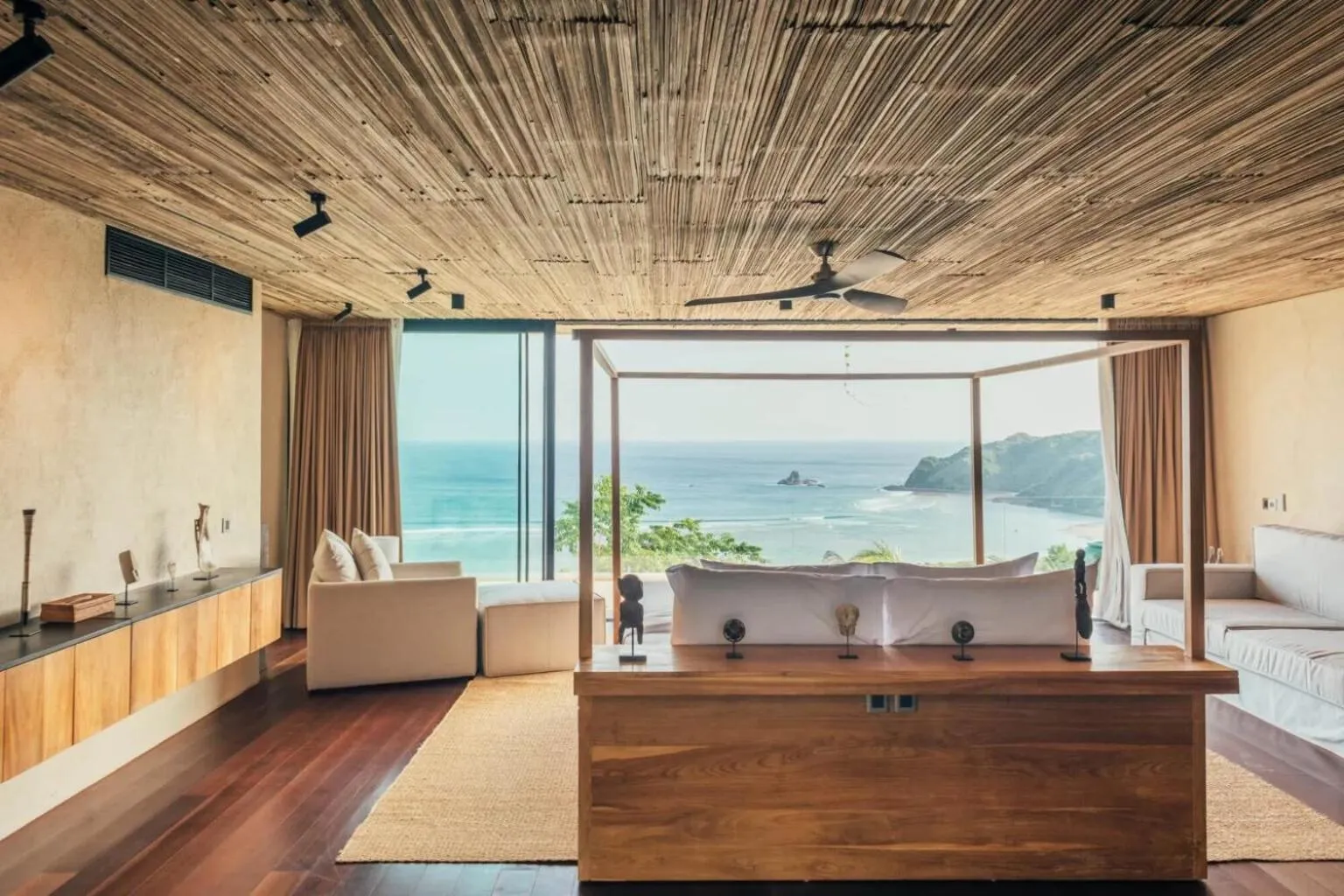 Bedroom in Tampah Hills