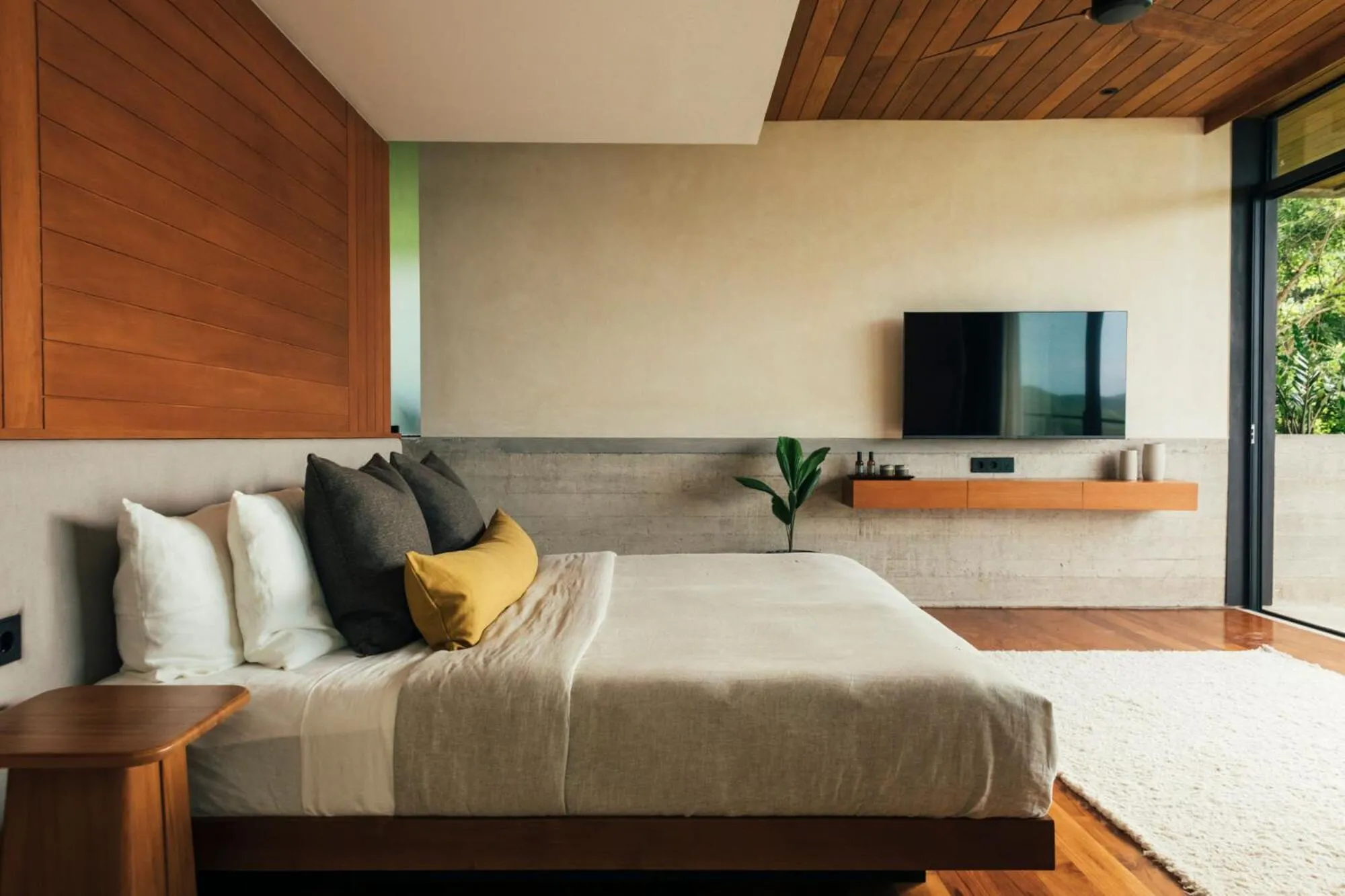 Bedroom, Bed in Tampah Hills