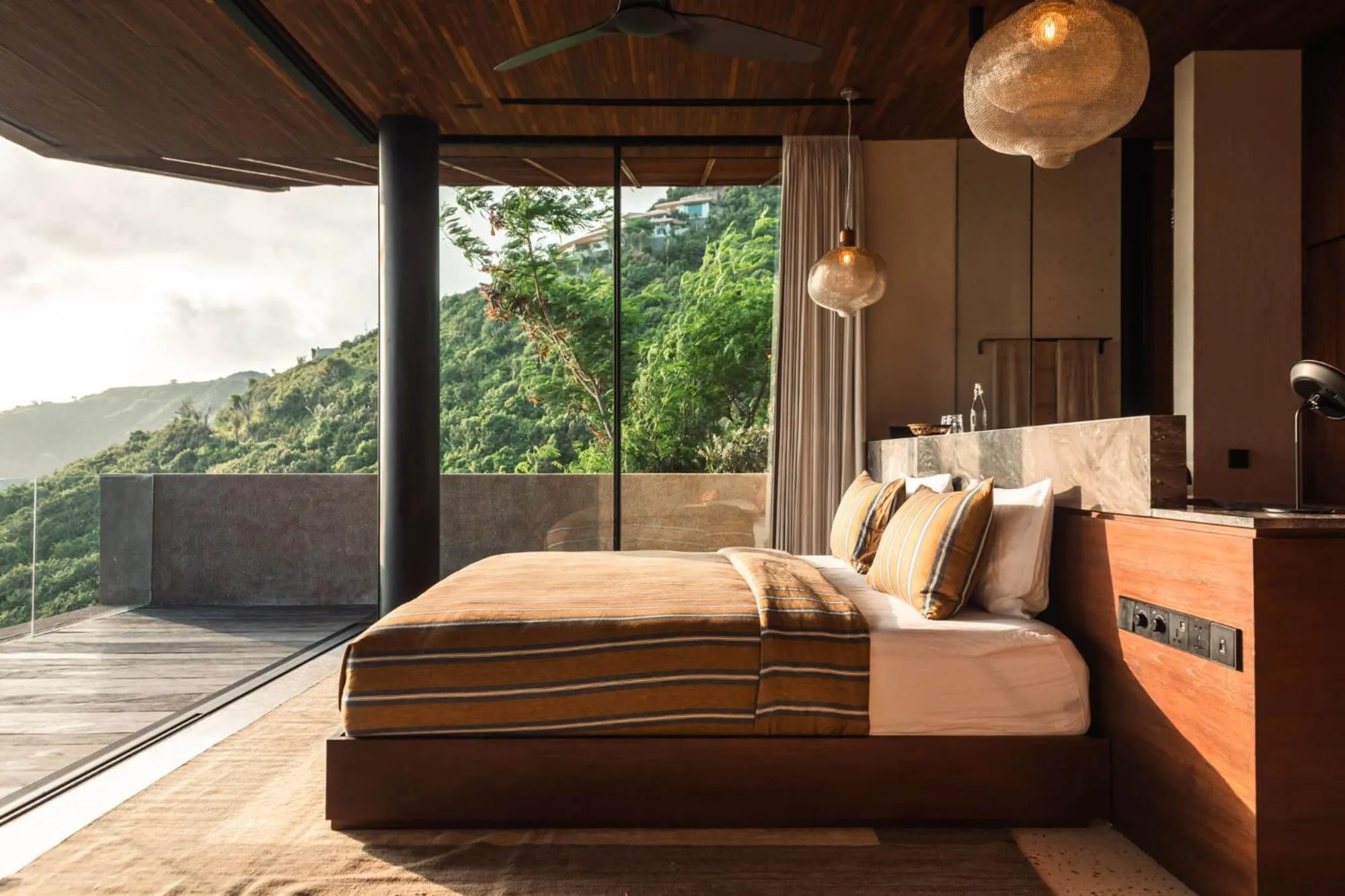 Bedroom, Bed in Tampah Hills