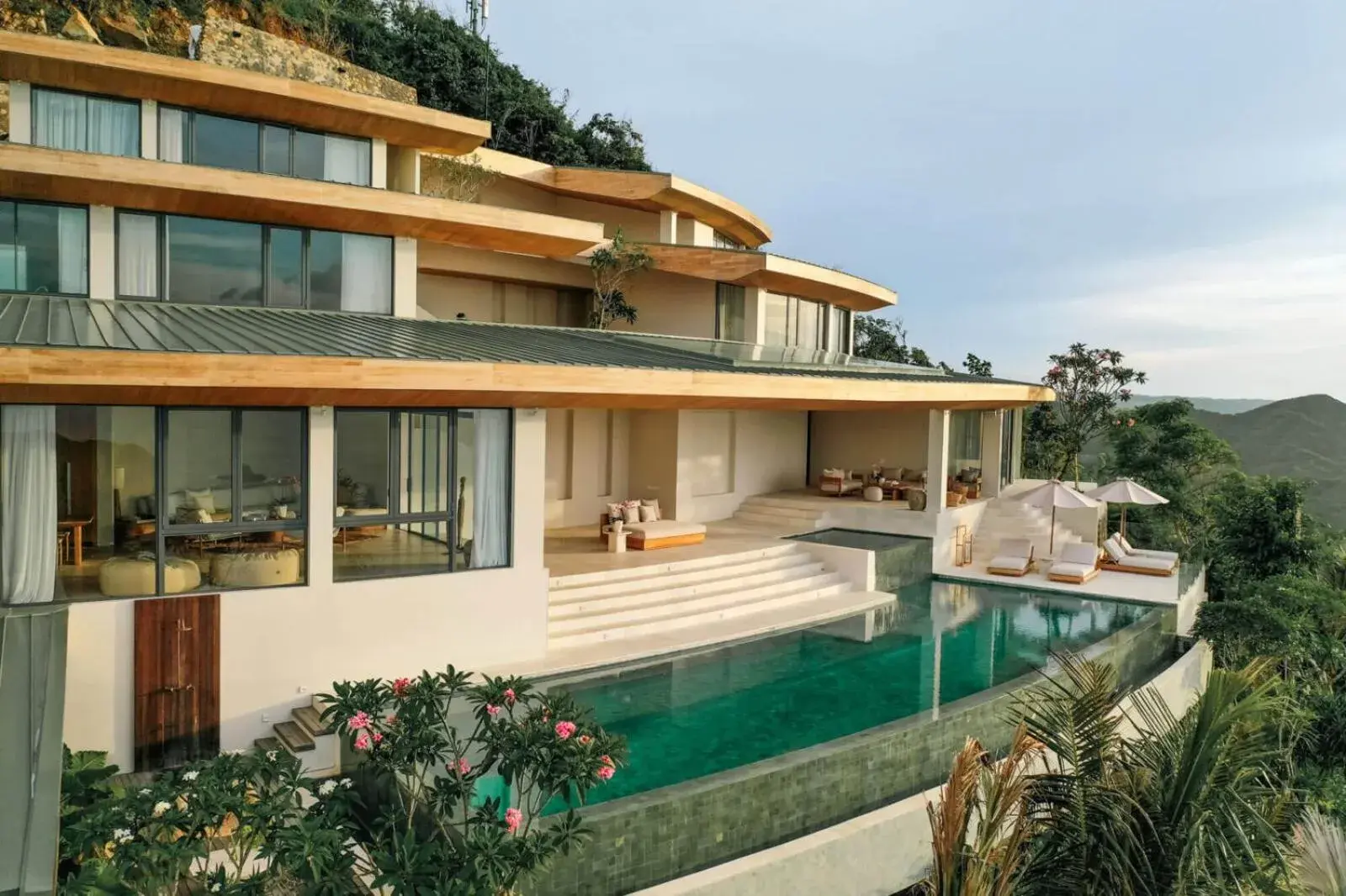 Property building in Tampah Hills Property building in Tampah Hills