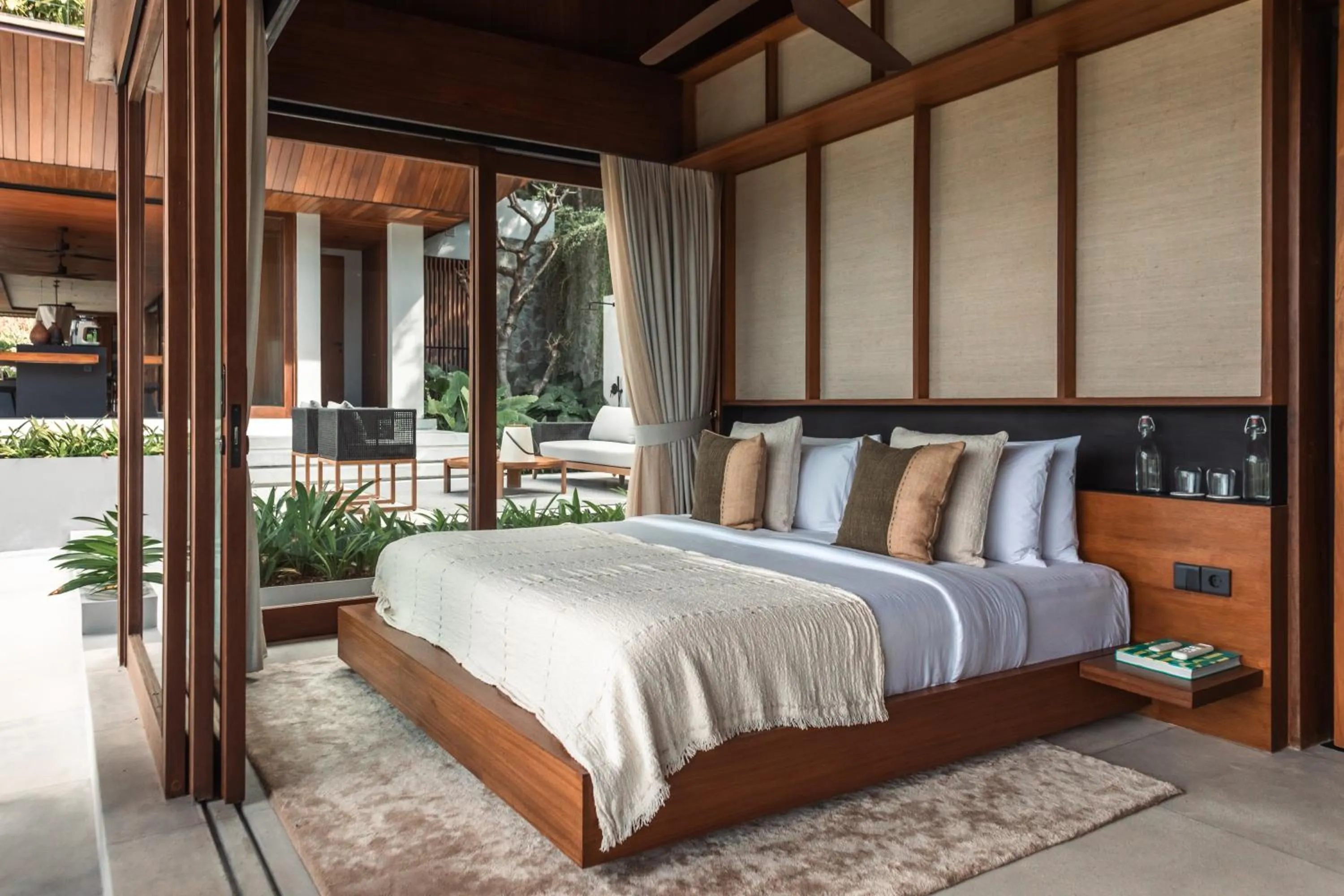 Bedroom, Bed in Tampah Hills