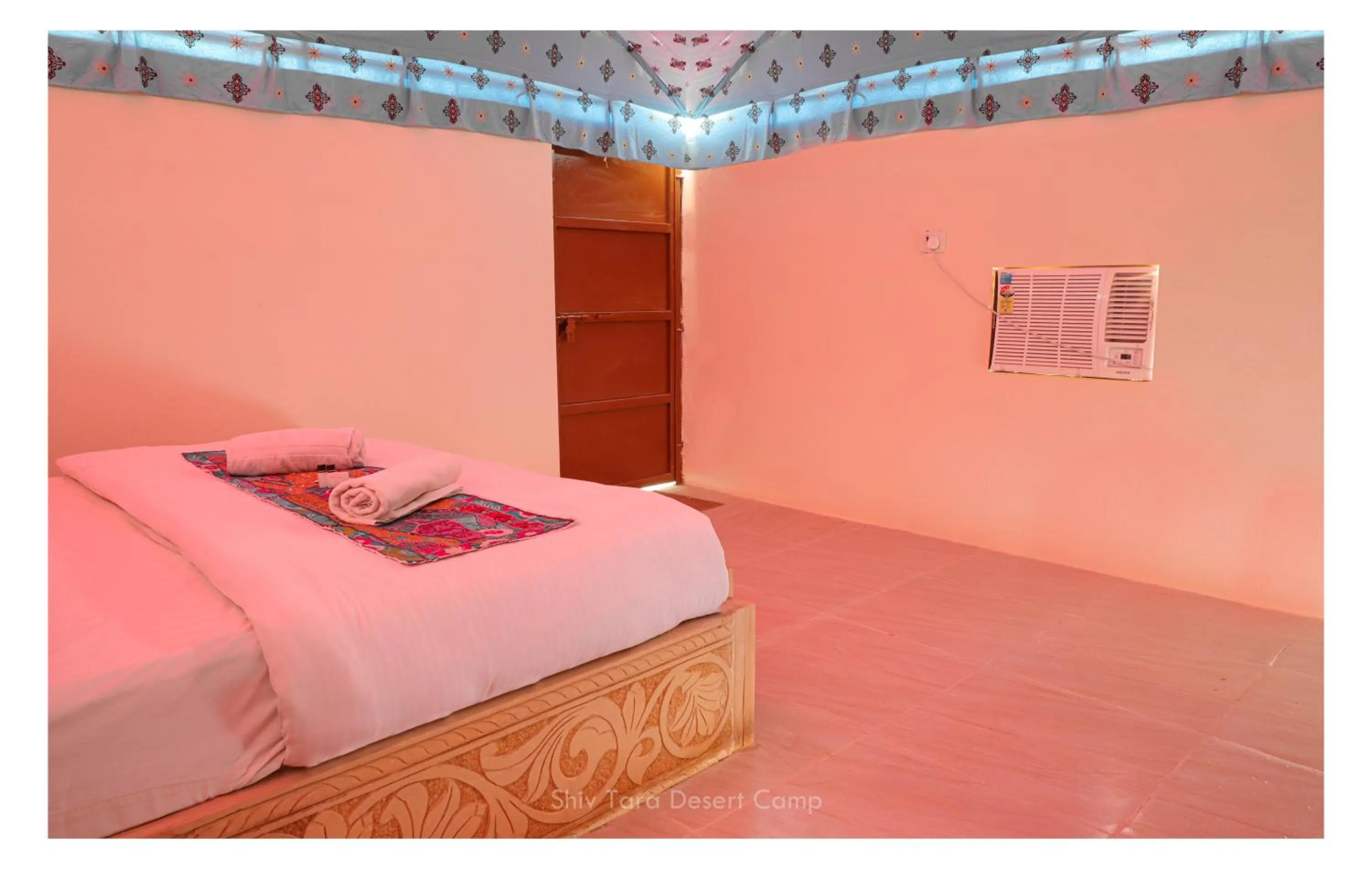 Photo of the whole room, Bed in Shiv Tara Desert Camp