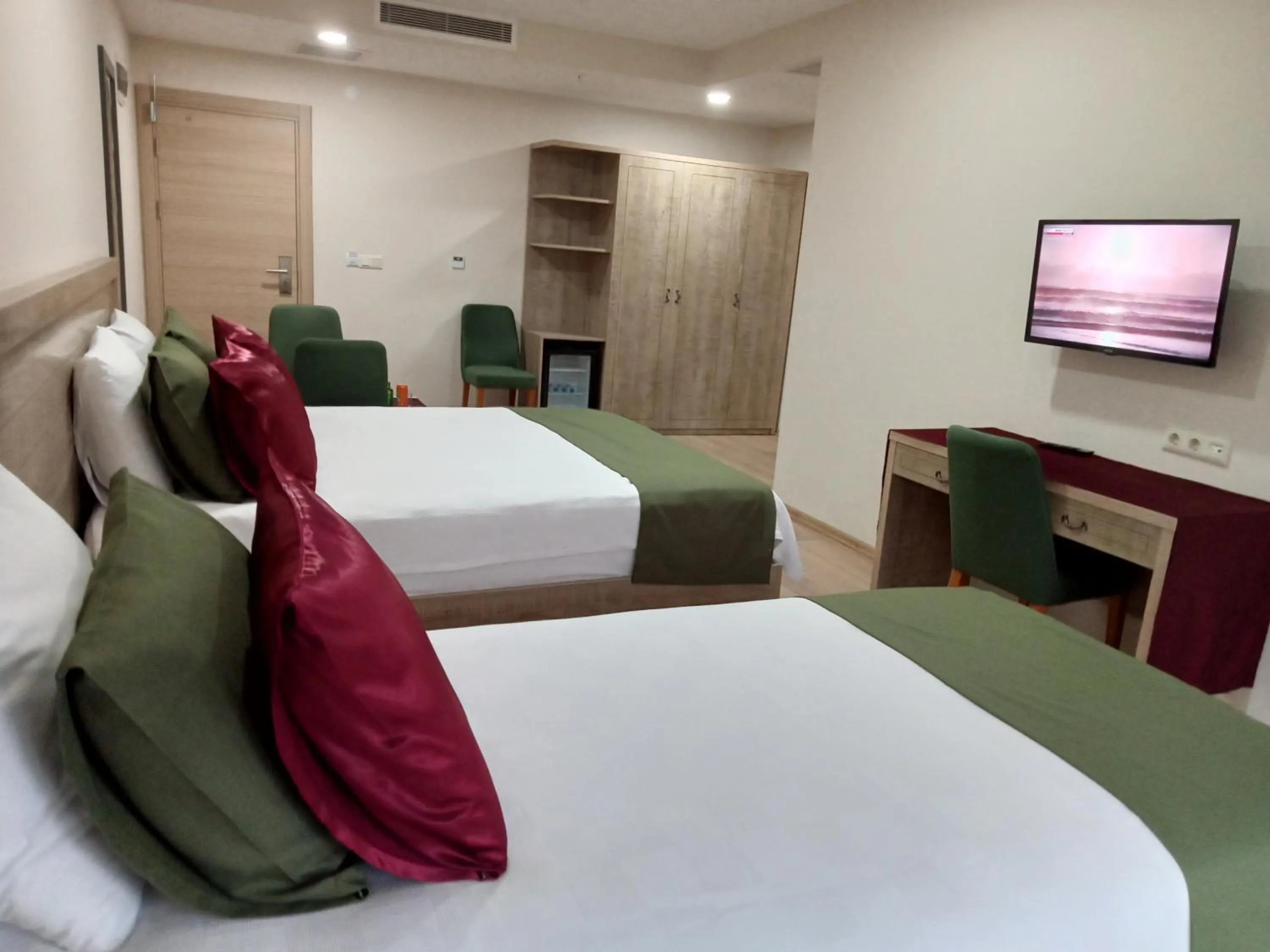 Family, Bed in KURT OTEL