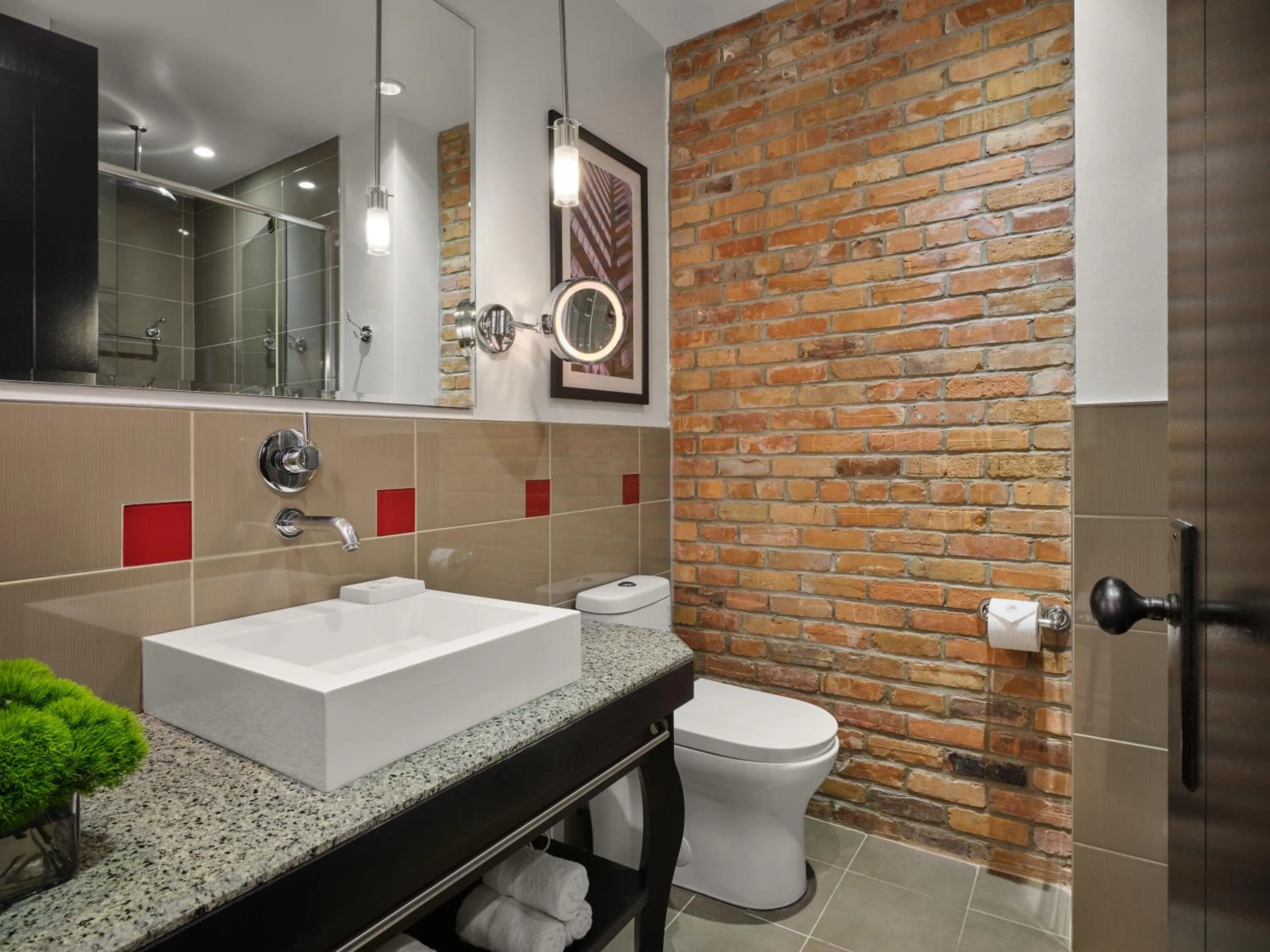 Toilet in Hotel Place D'Armes