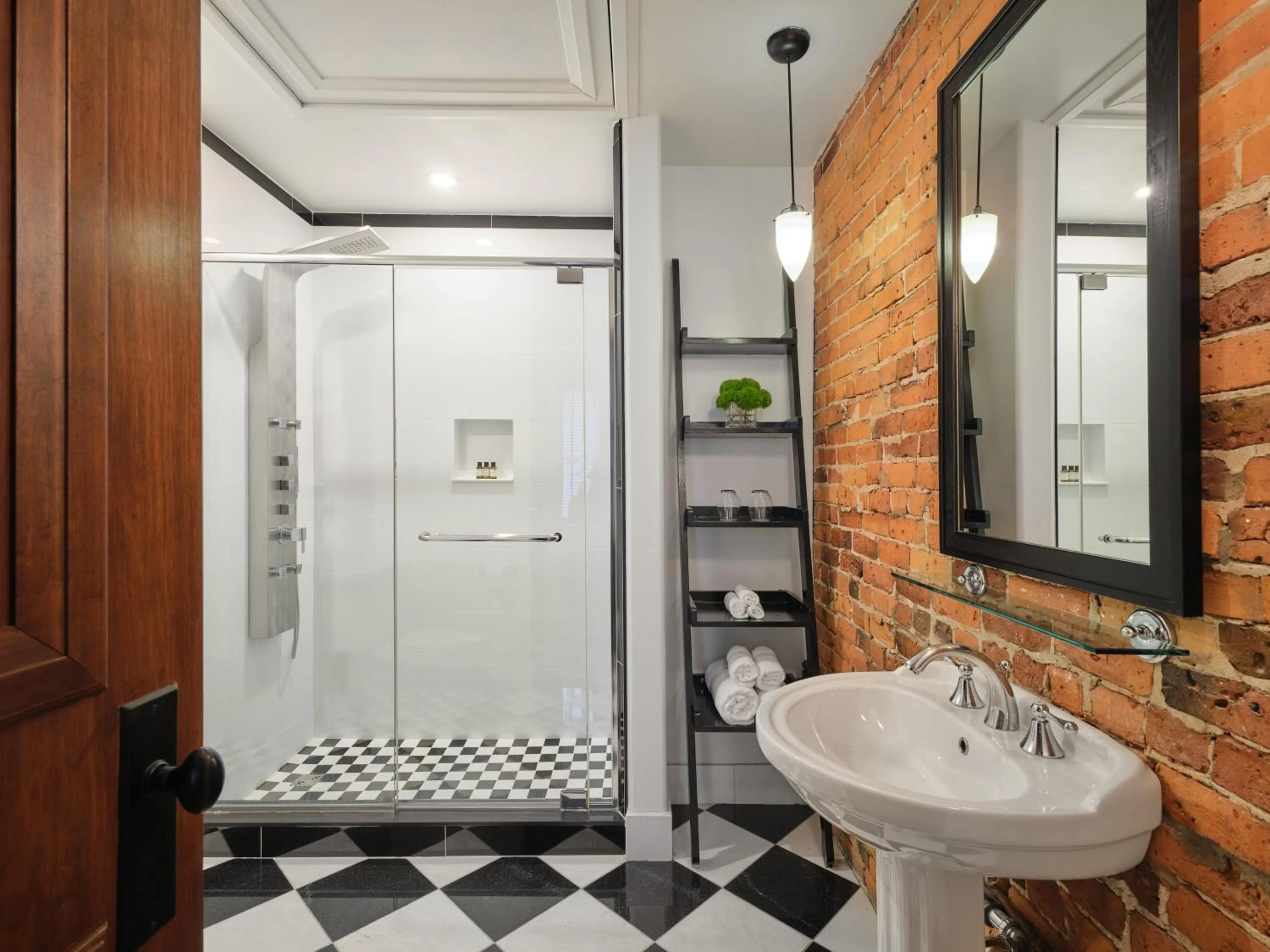 Shower in Hotel Place D'Armes