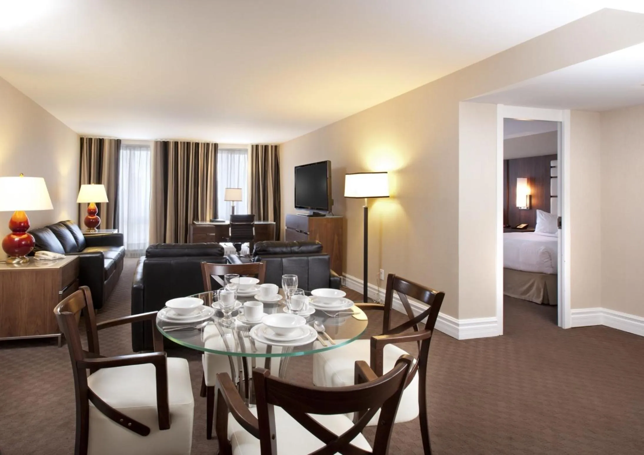 Dining area in Hôtel Le Cantlie Suites