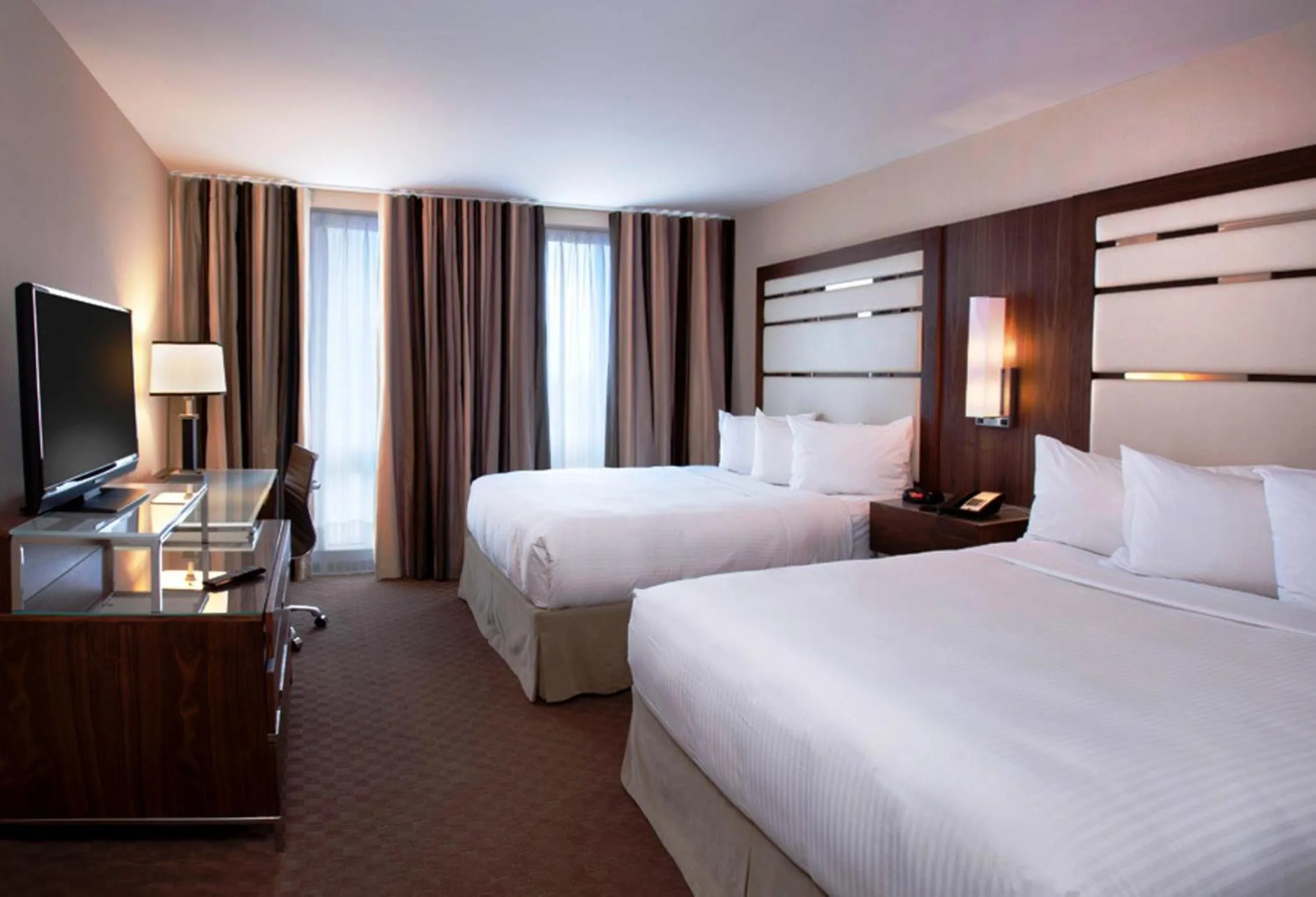 Photo of the whole room, Bed in Hôtel Le Cantlie Suites