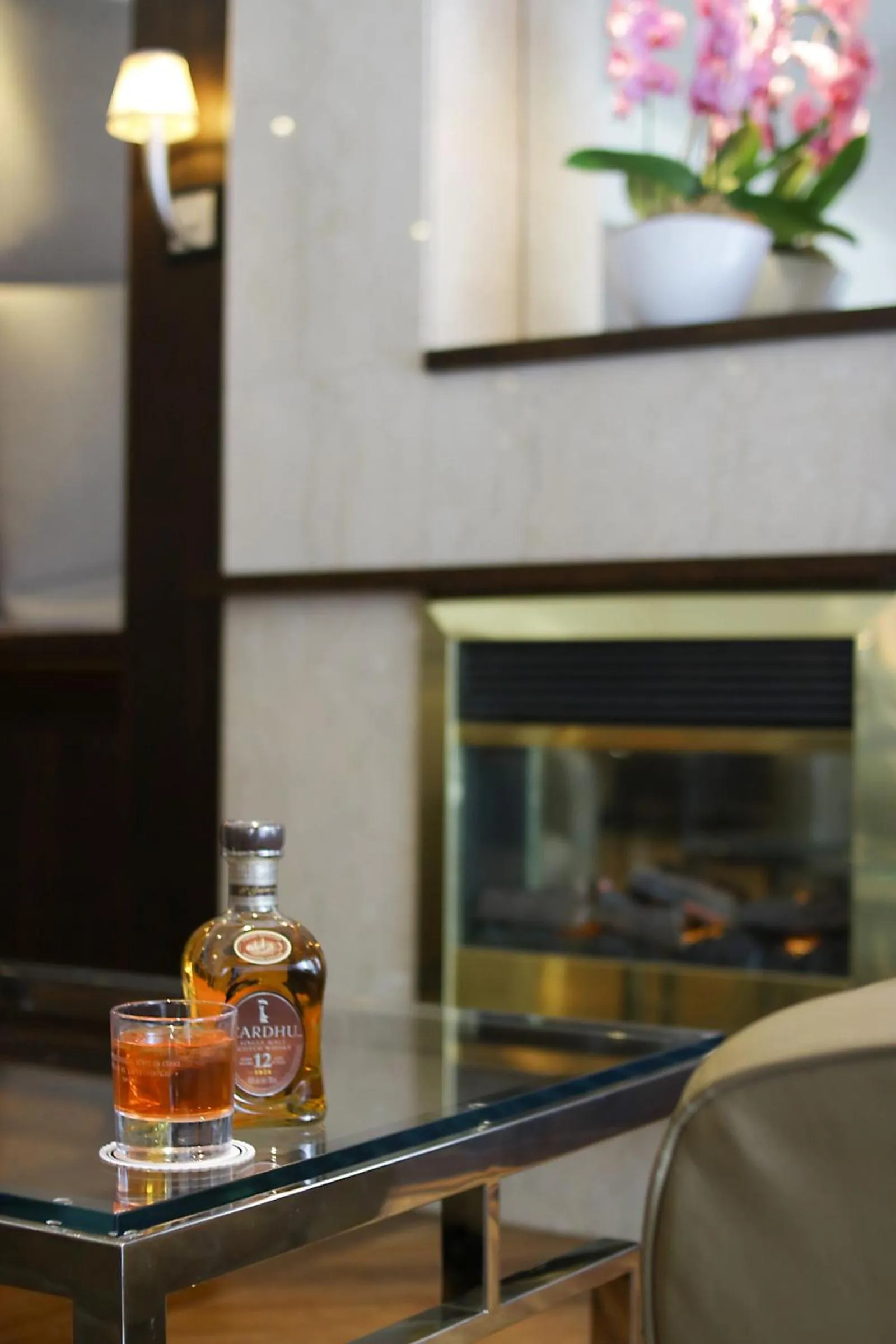 Lounge or bar in Hôtel Le Cantlie Suites