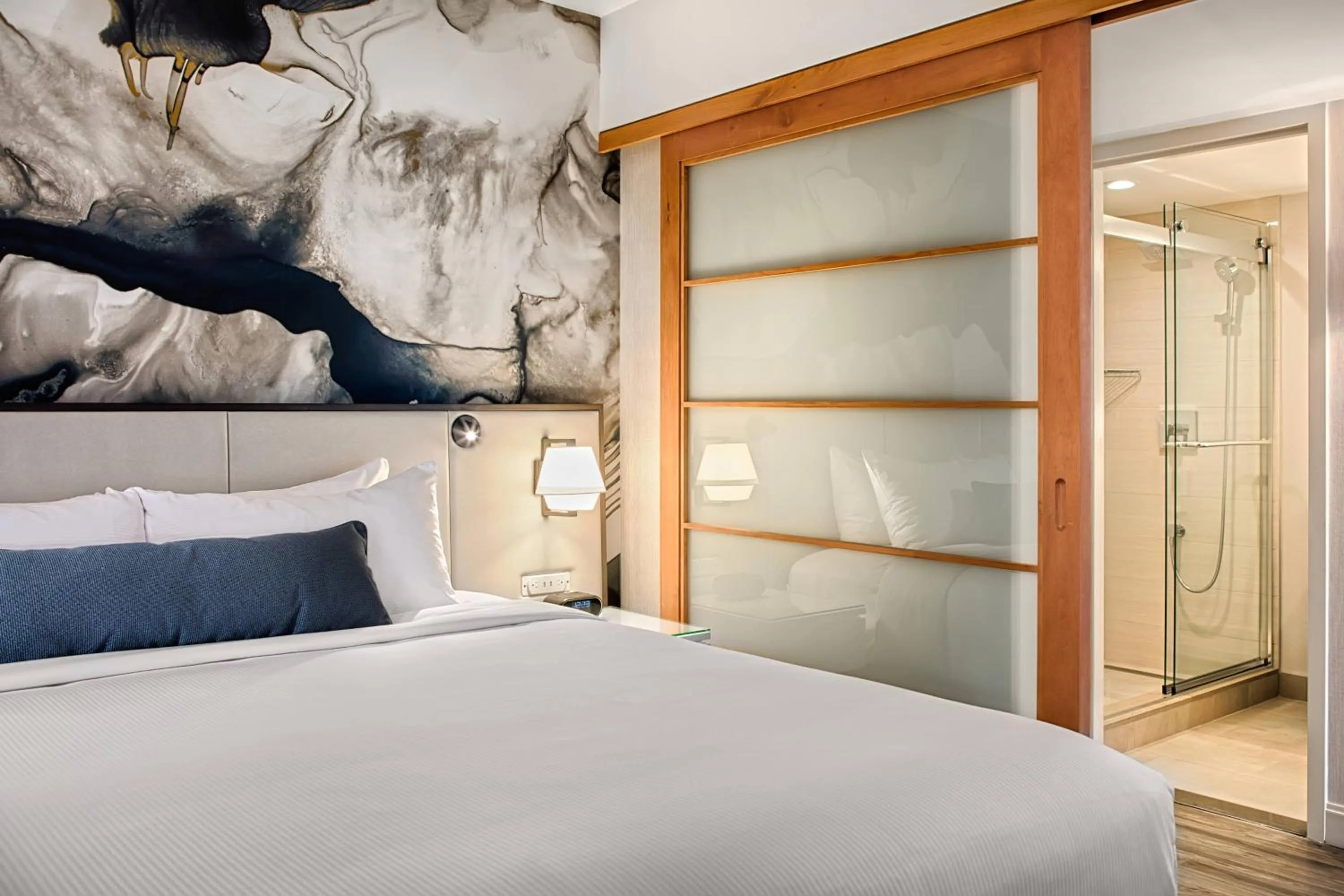 Photo of the whole room, Bed in Delta Hotels by Marriott Vancouver Downtown Suites