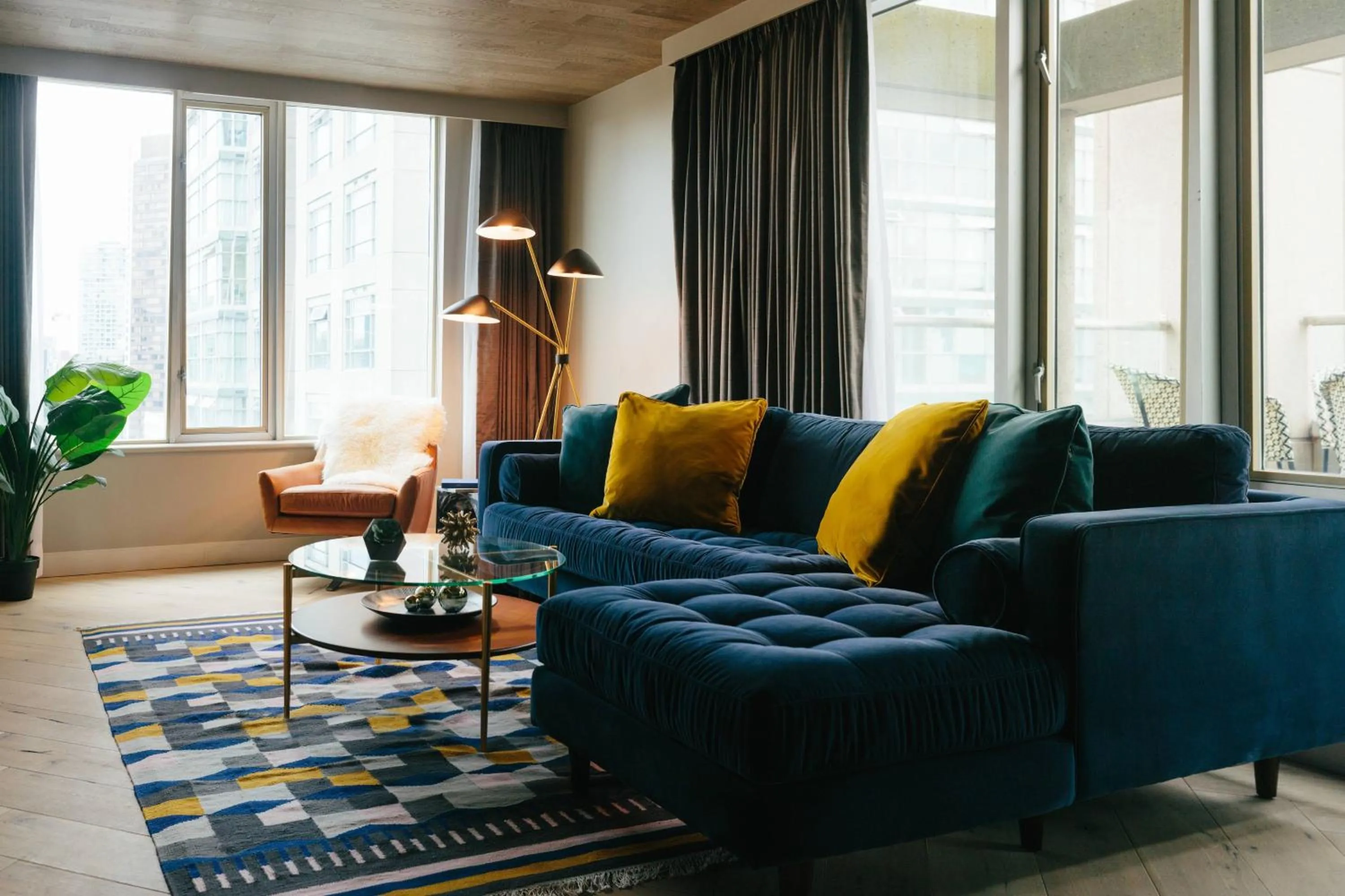 Living room in Delta Hotels by Marriott Vancouver Downtown Suites