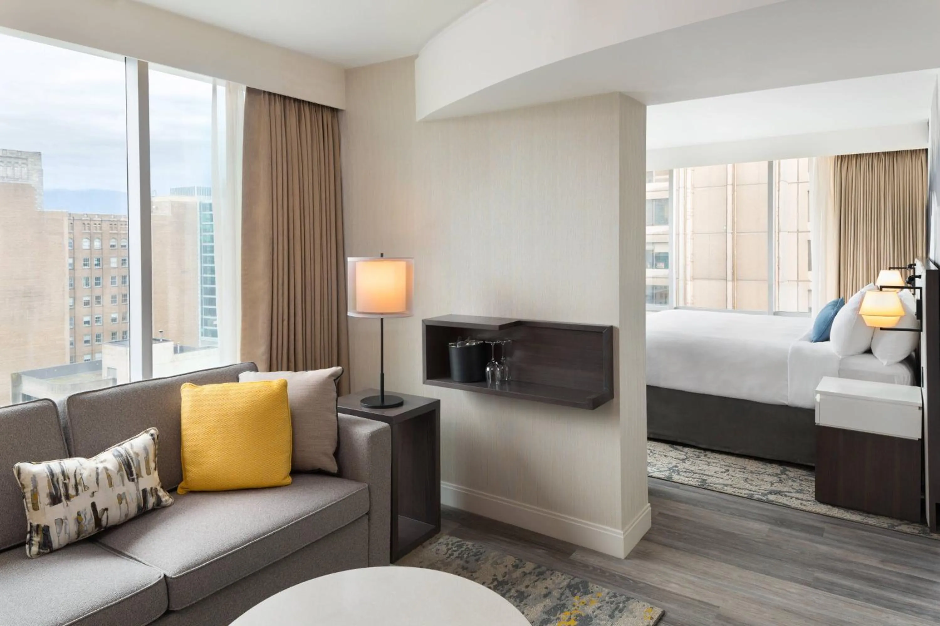 Photo of the whole room, Bed in Delta Hotels by Marriott Vancouver Downtown Suites