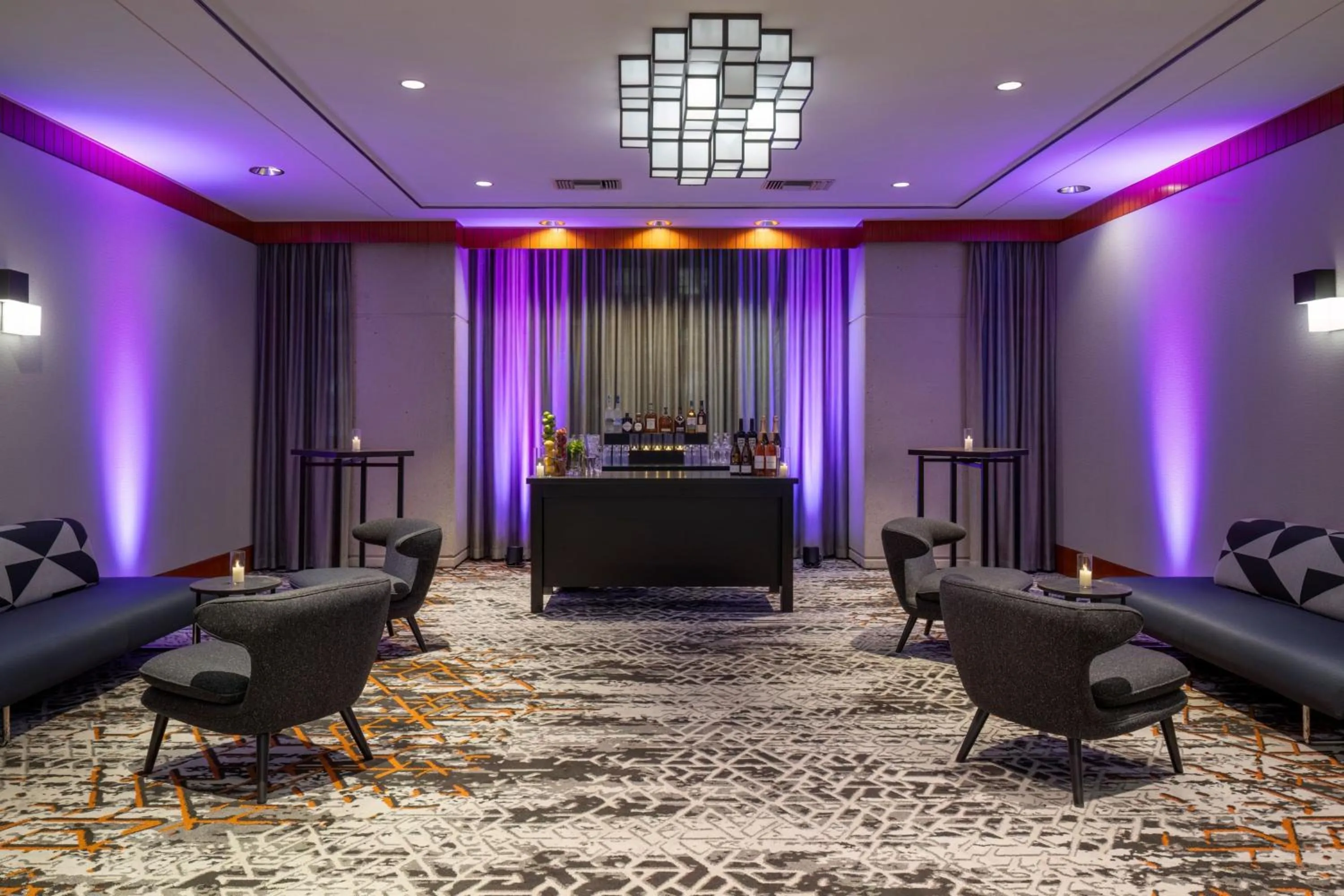 Lounge or bar in Delta Hotels by Marriott Vancouver Downtown Suites