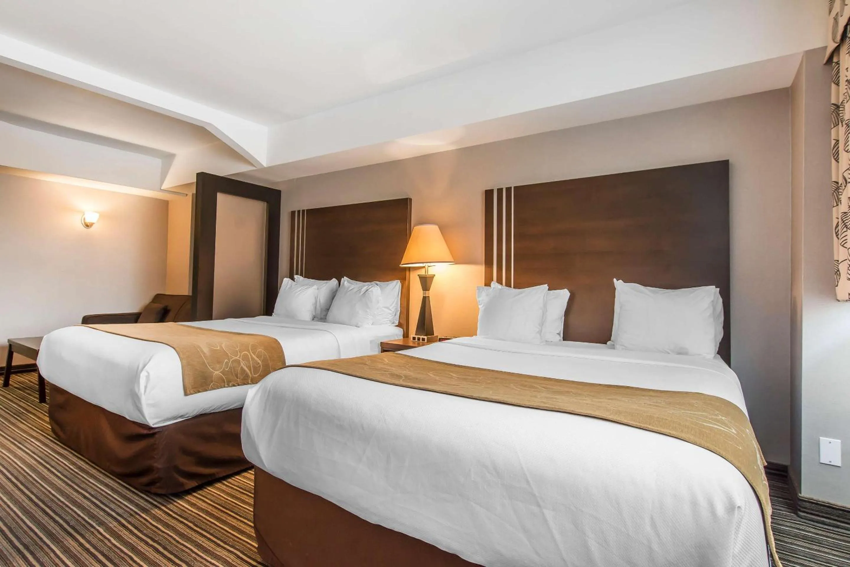 Bedroom, Bed in Comfort Suites Downtown