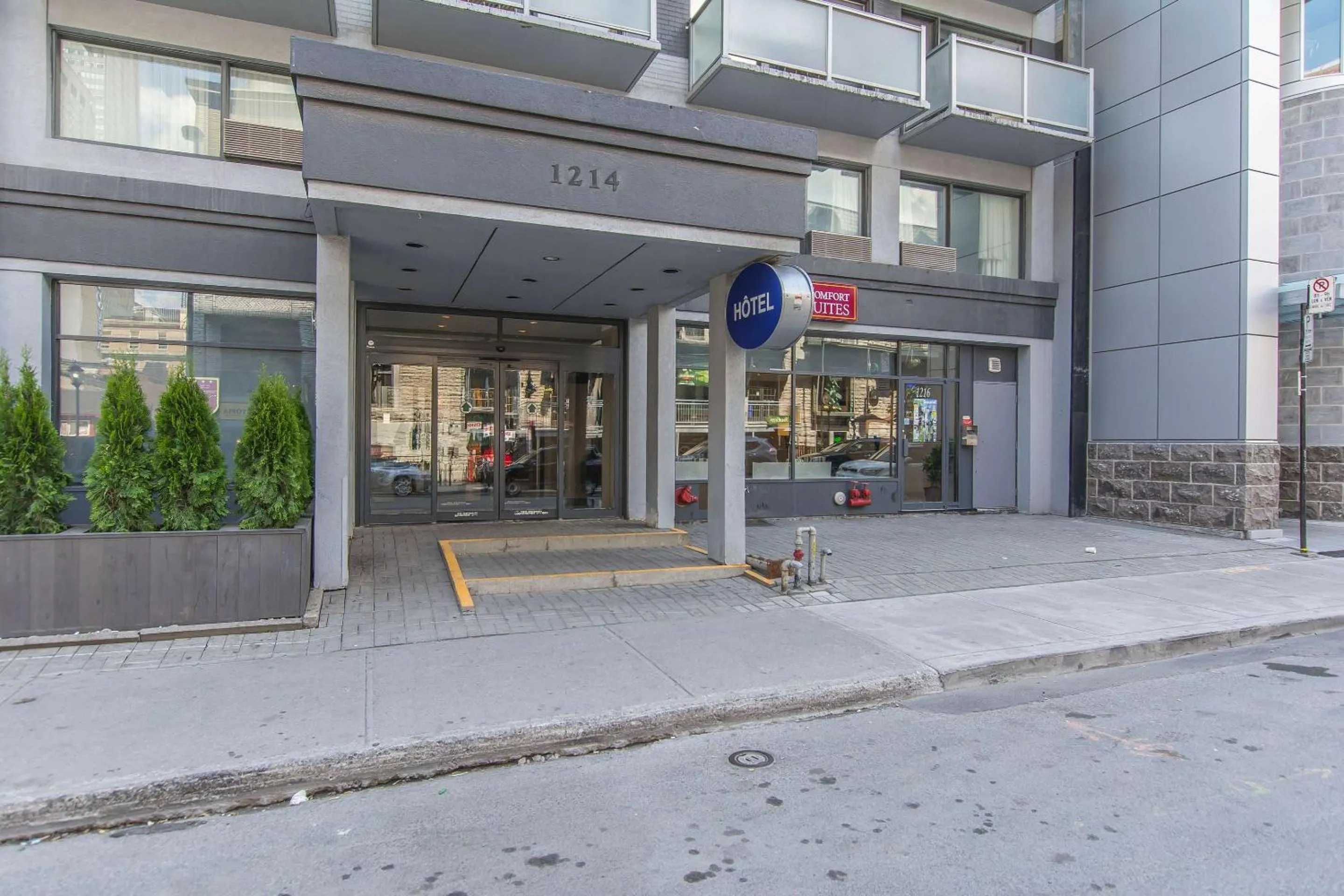 Property building in Comfort Suites Downtown