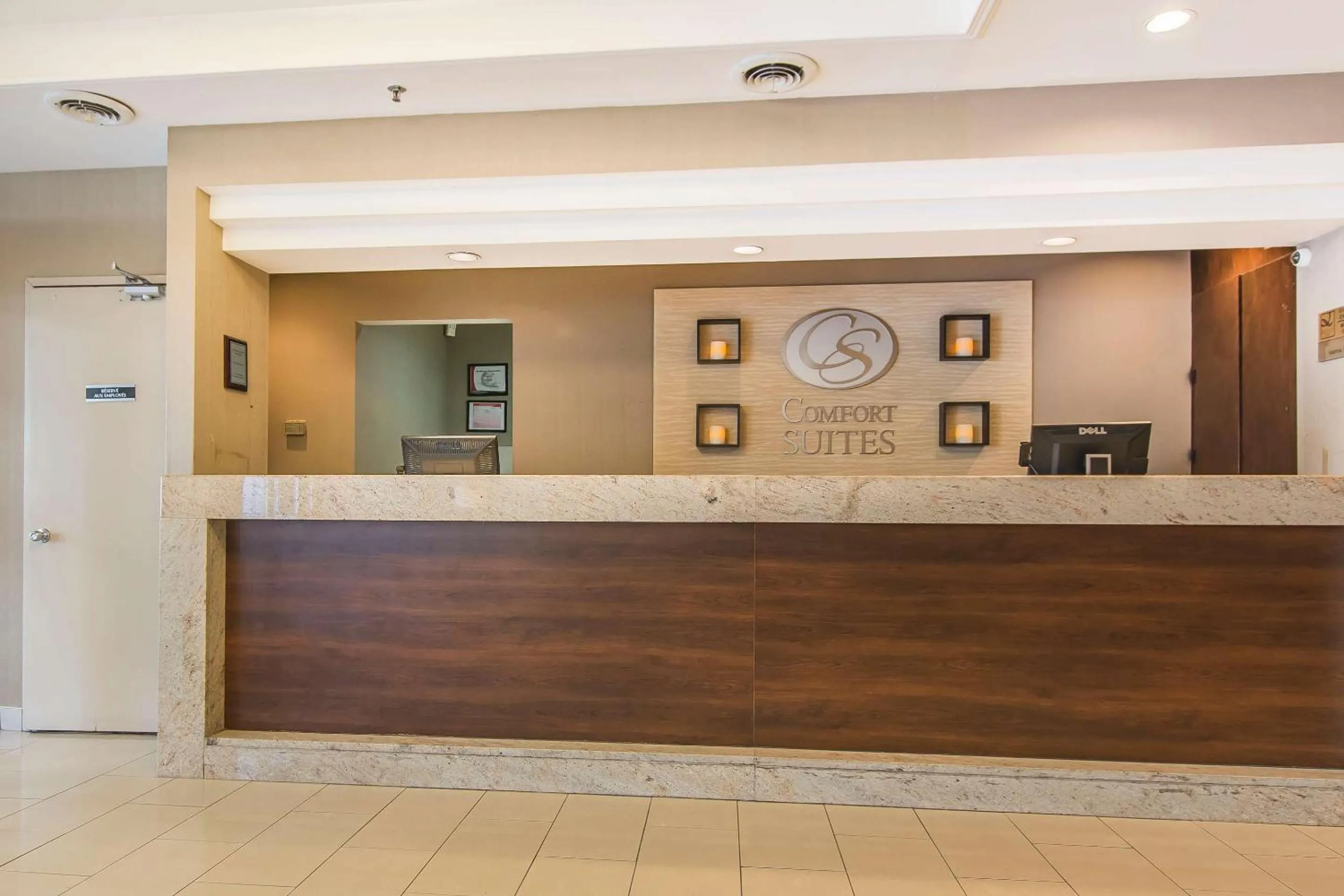 Lobby or reception in Comfort Suites Downtown