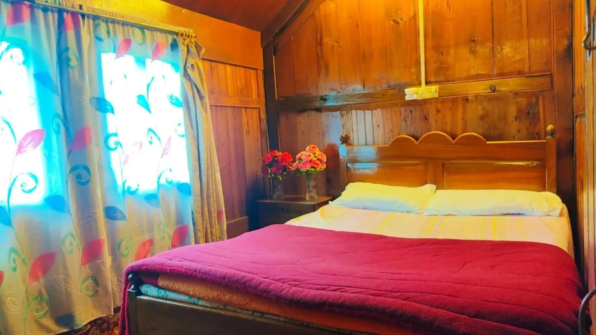 Deluxe Double Room in Houseboat young wild Rose