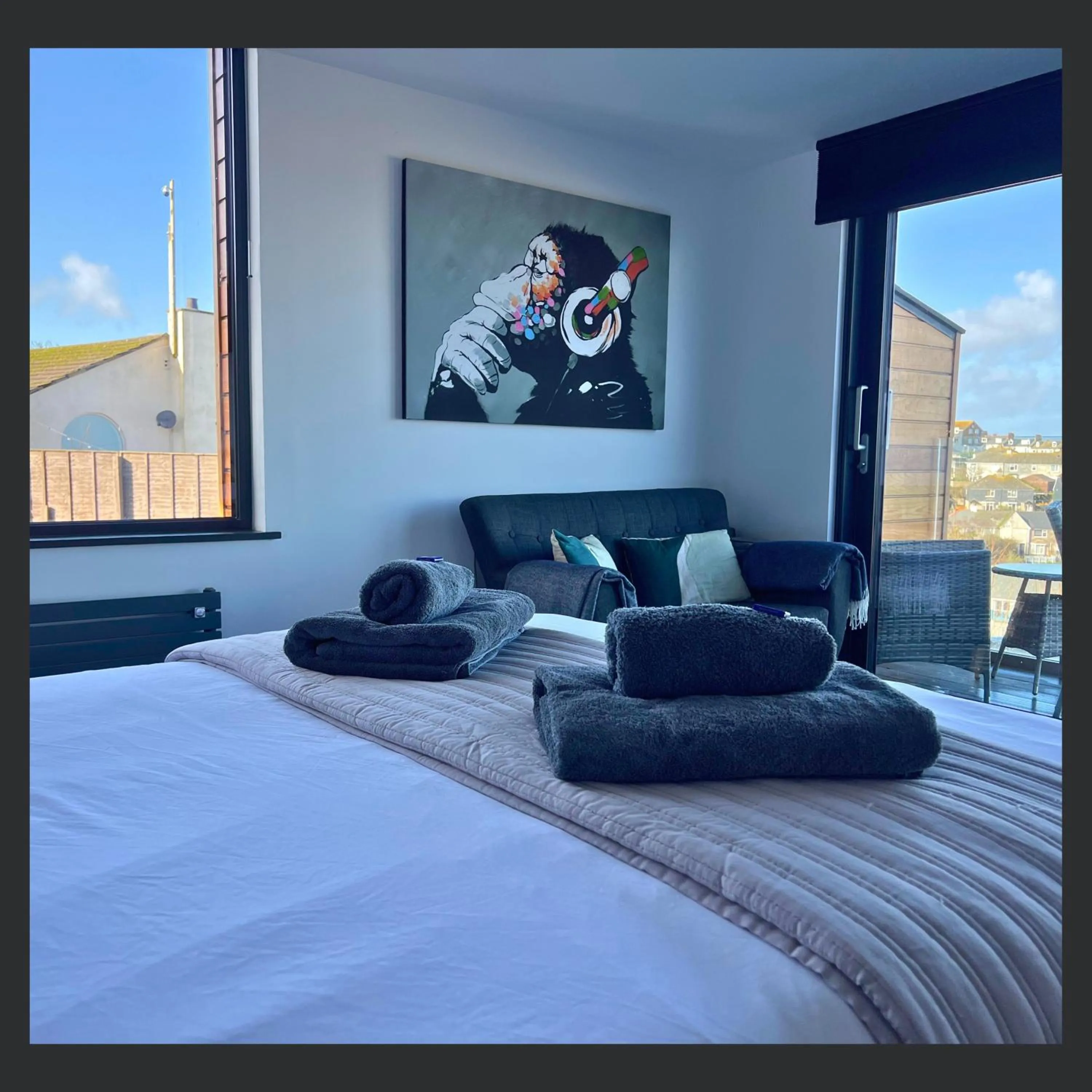 Seating area, Bed in Uno St Ives - Boutique Luxury Accommodation