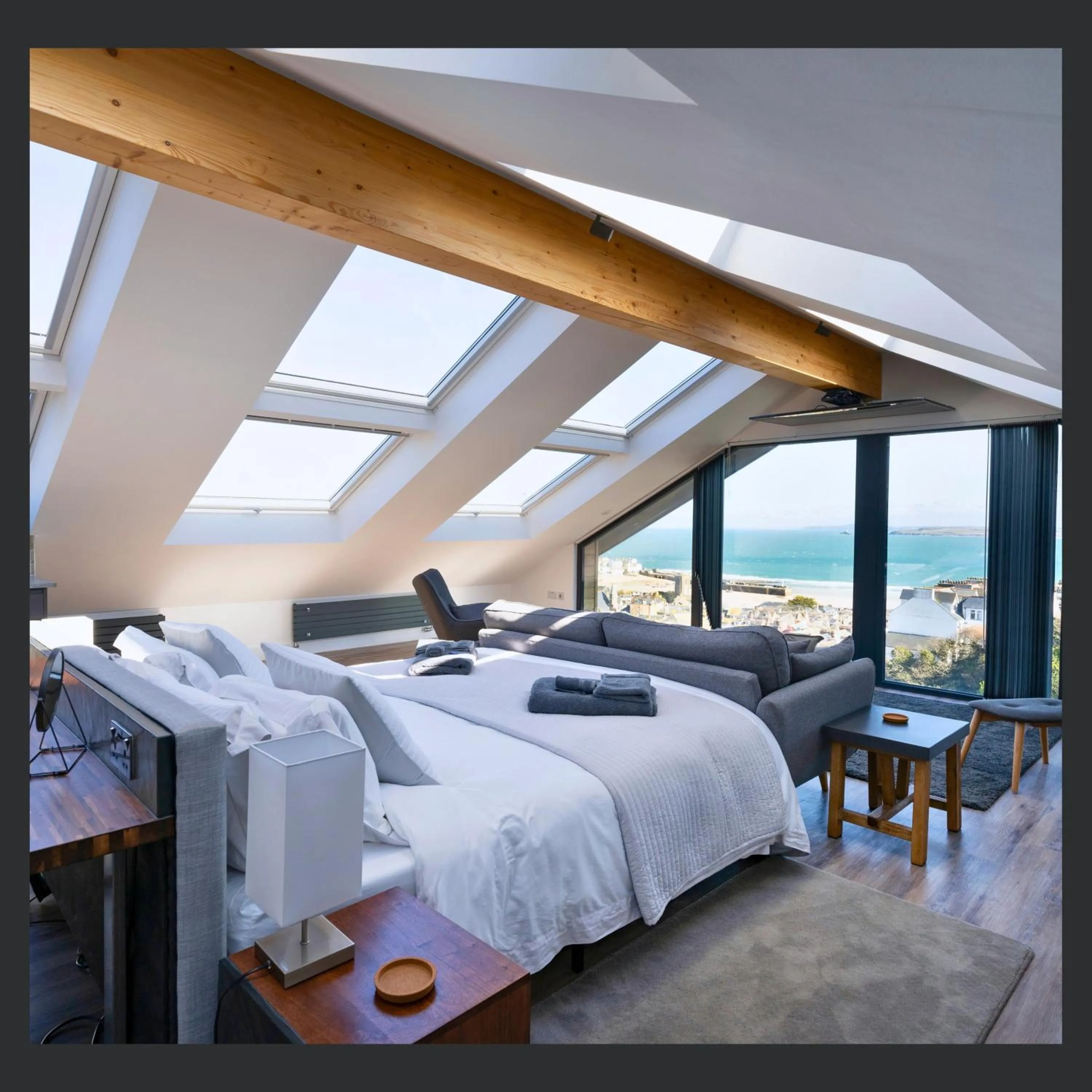 Dining area, Bed in Uno St Ives - Boutique Luxury Accommodation