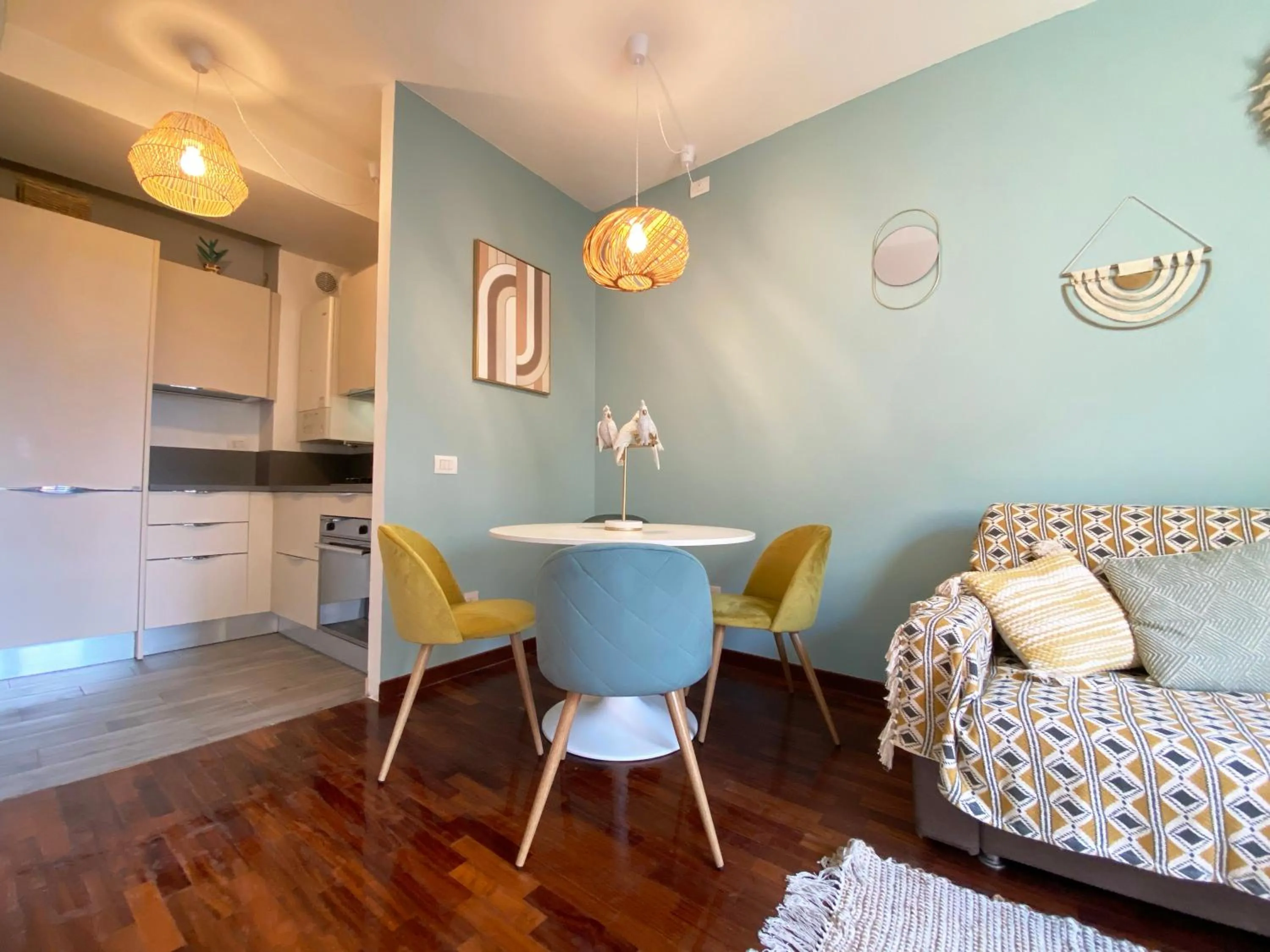 Kitchen or kitchenette, Bed in GIALLOMANGO Apt in Lucca