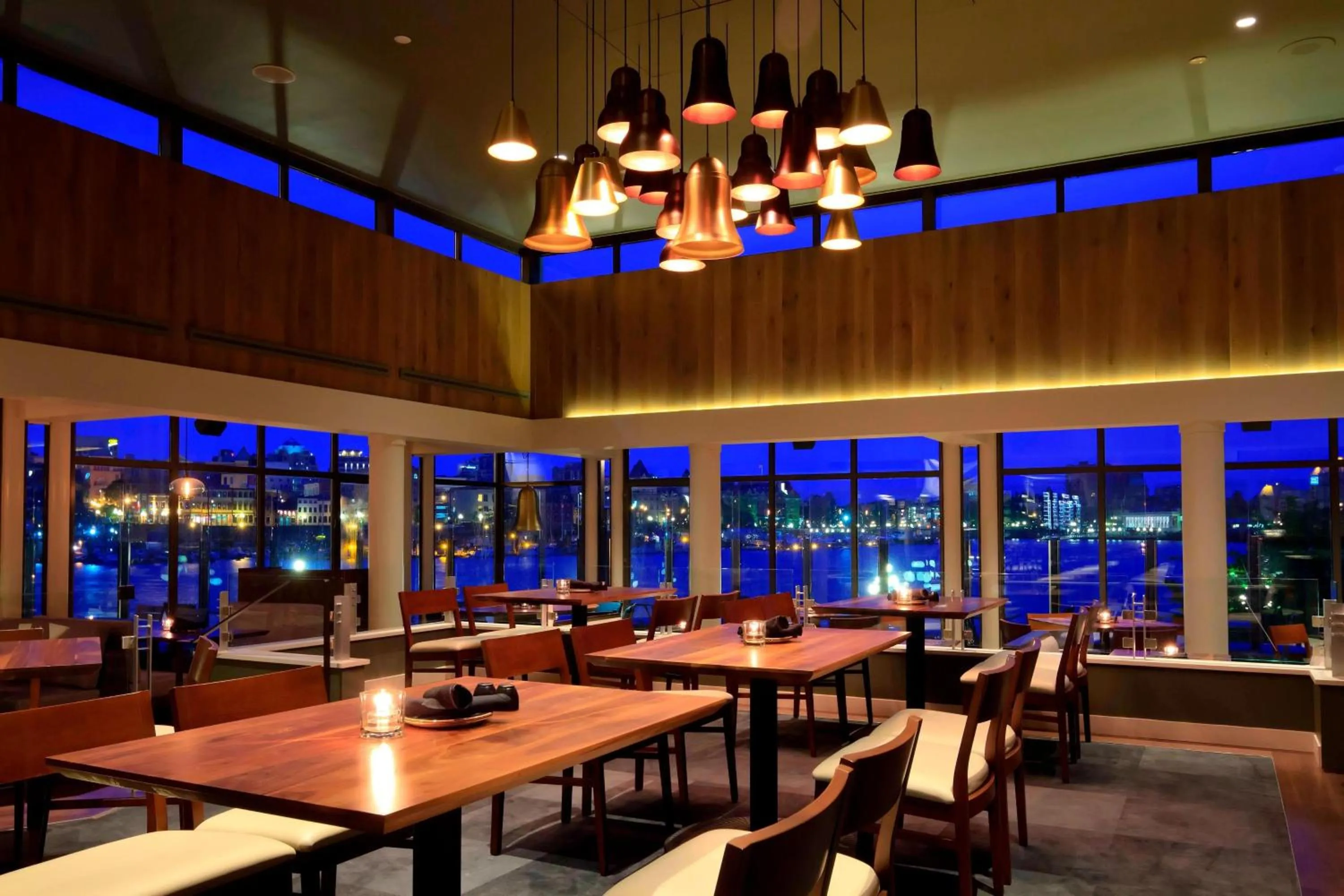 Lounge or bar in Delta Hotels by Marriott Victoria Ocean Pointe Resort