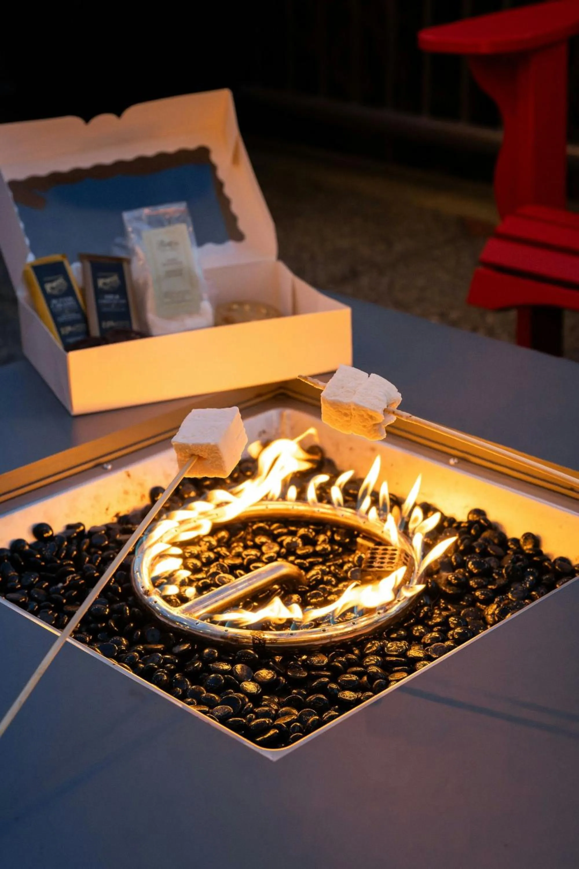 Swimming pool in Delta Hotels by Marriott Victoria Ocean Pointe Resort