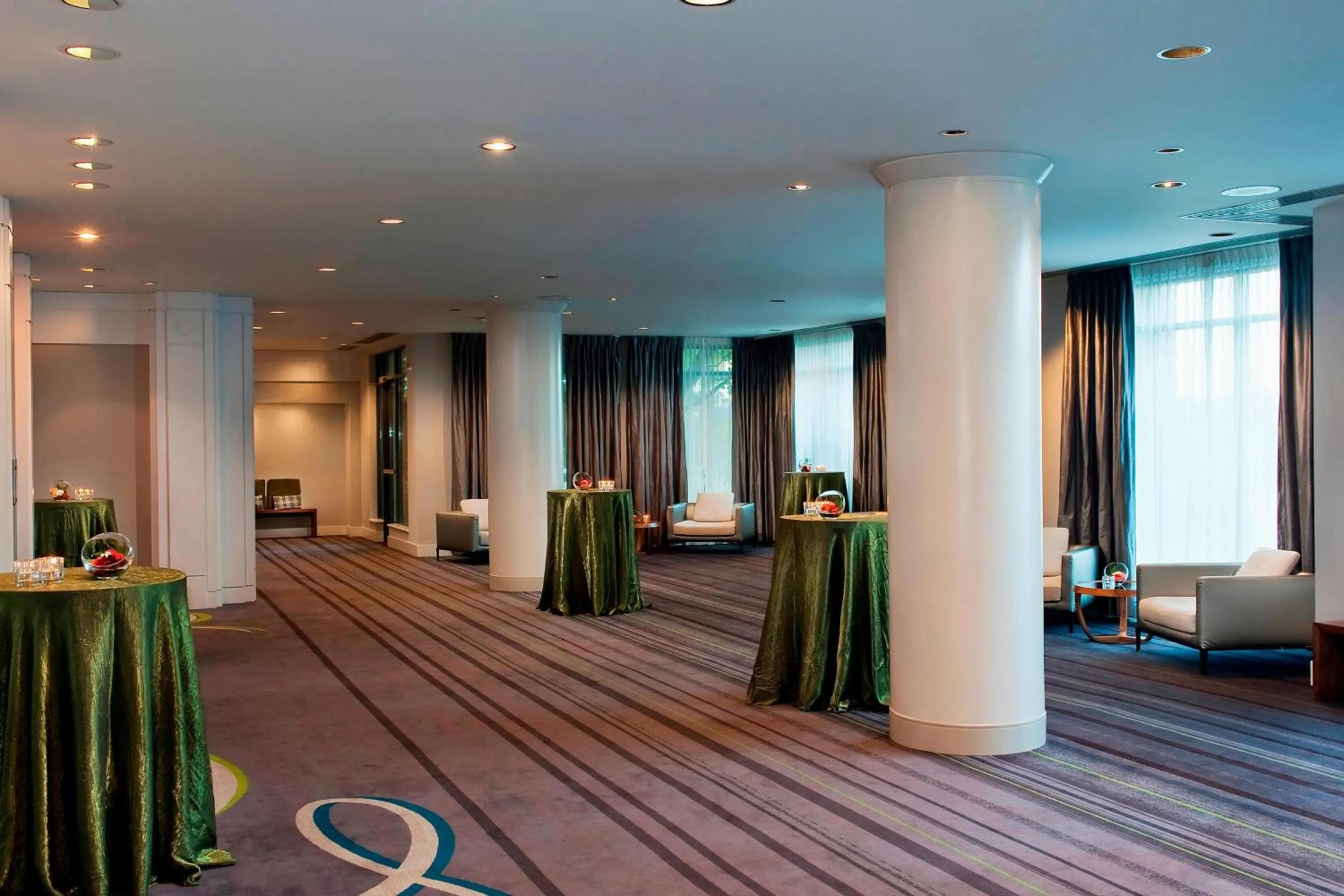 Lobby or reception in Delta Hotels by Marriott Victoria Ocean Pointe Resort