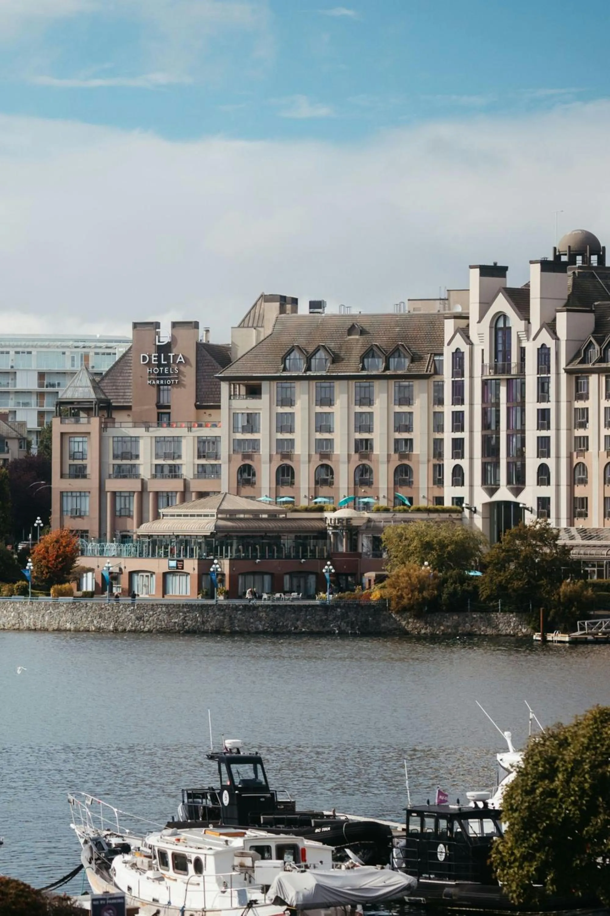 Property building in Delta Hotels by Marriott Victoria Ocean Pointe Resort