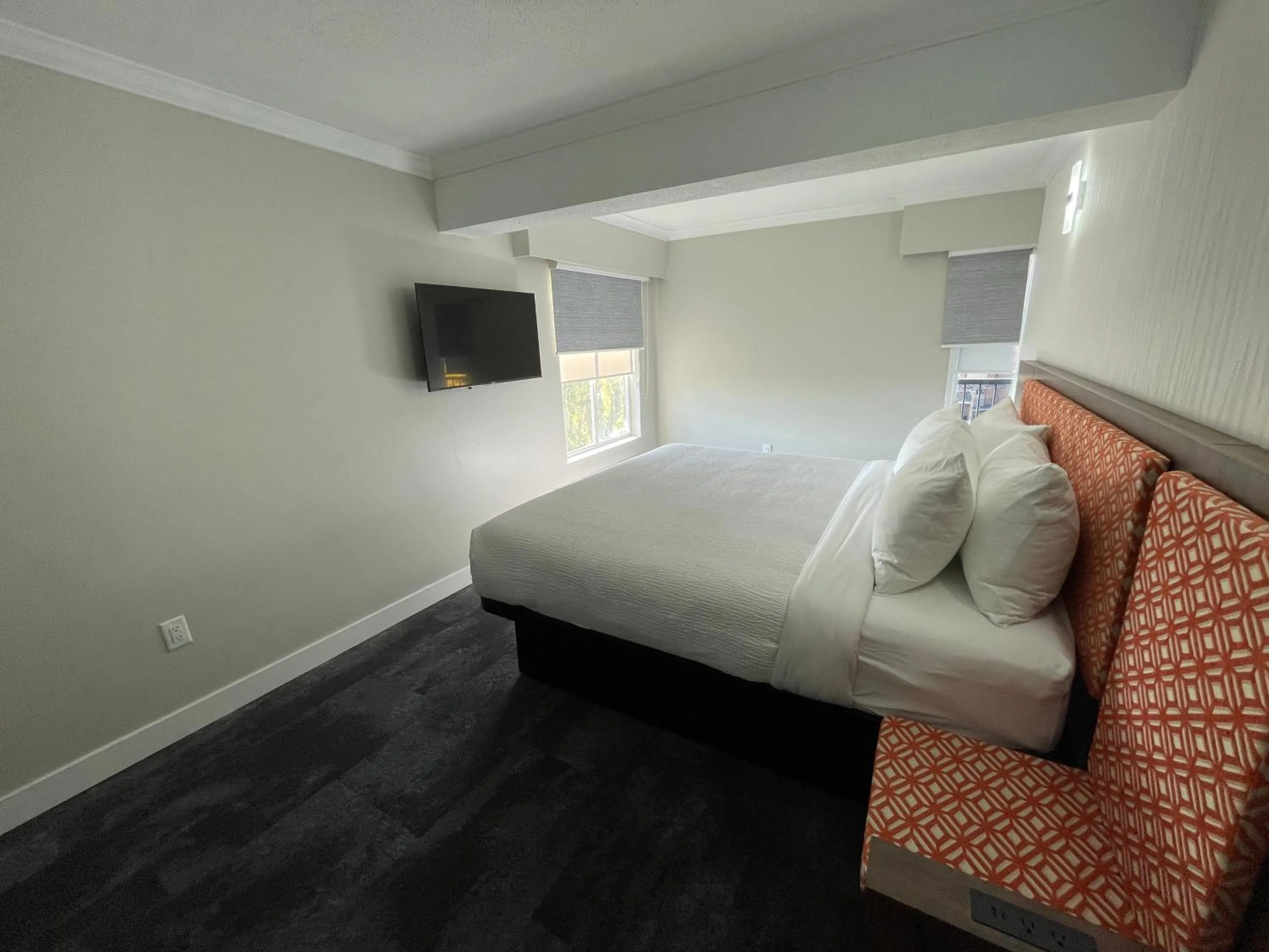 Bed in The Vic, an Ascend Collection Hotel