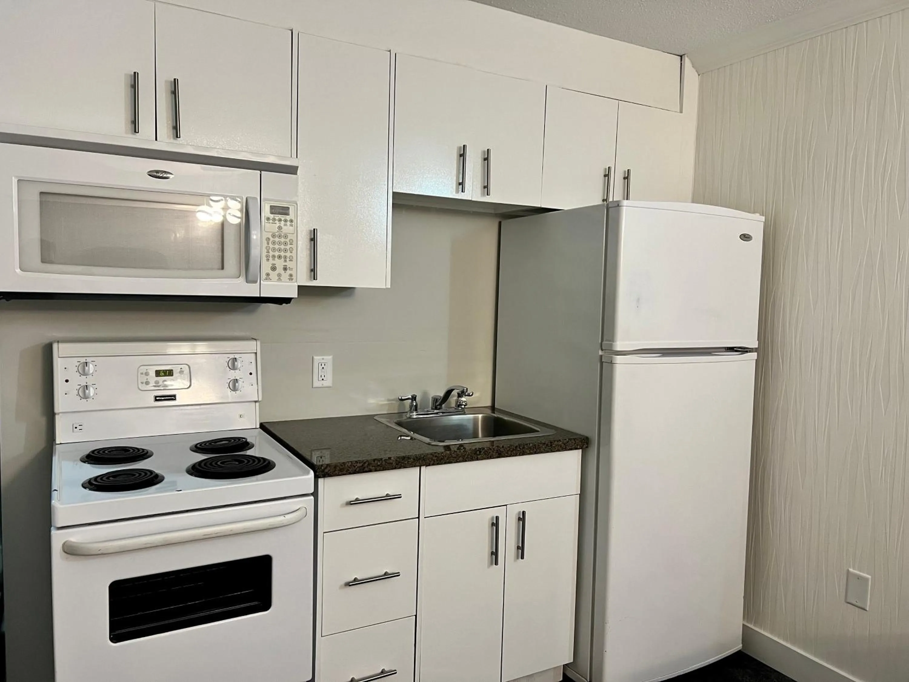 Kitchen or kitchenette in The Vic, an Ascend Collection Hotel