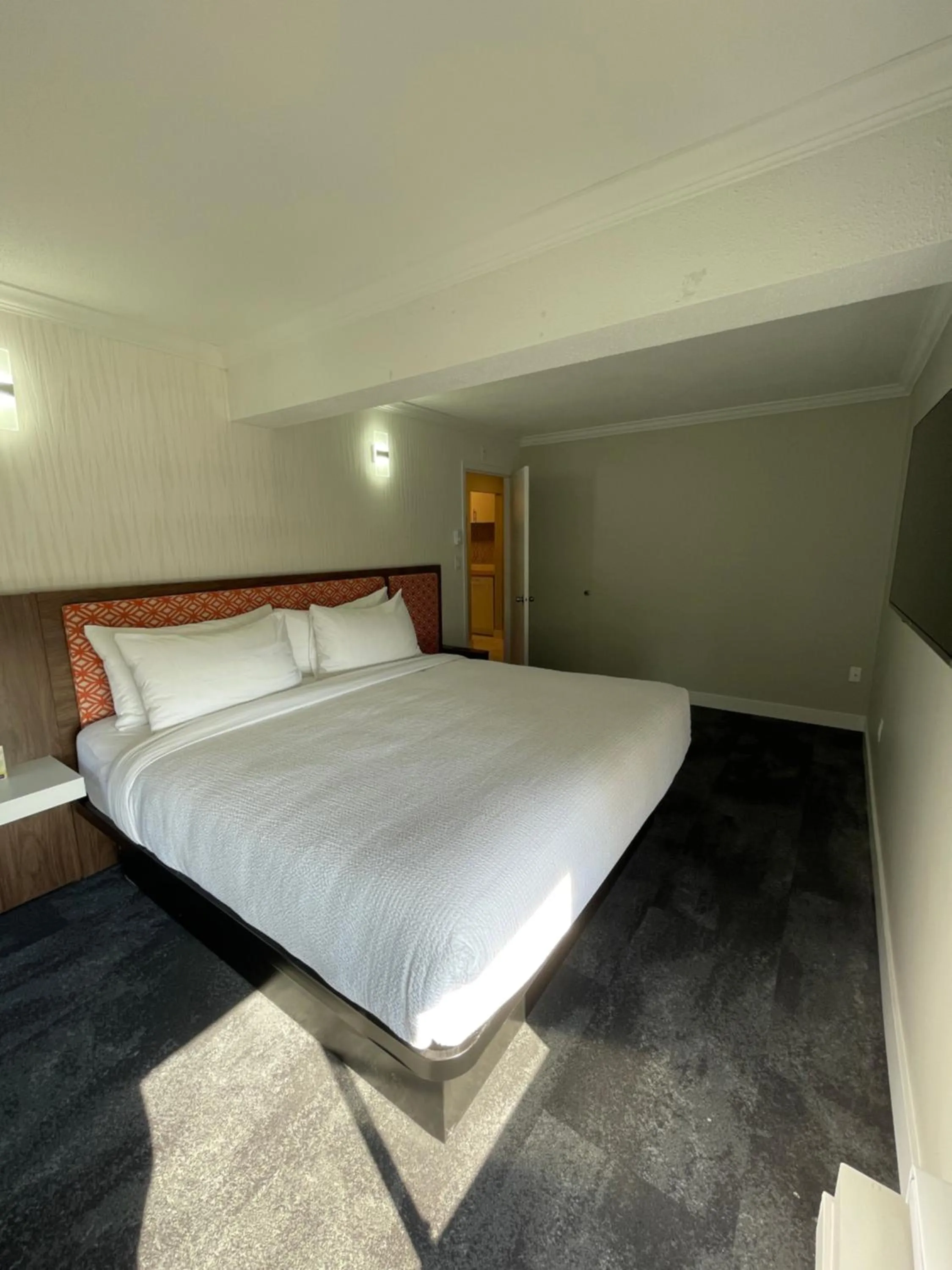 Bed in The Vic, an Ascend Collection Hotel