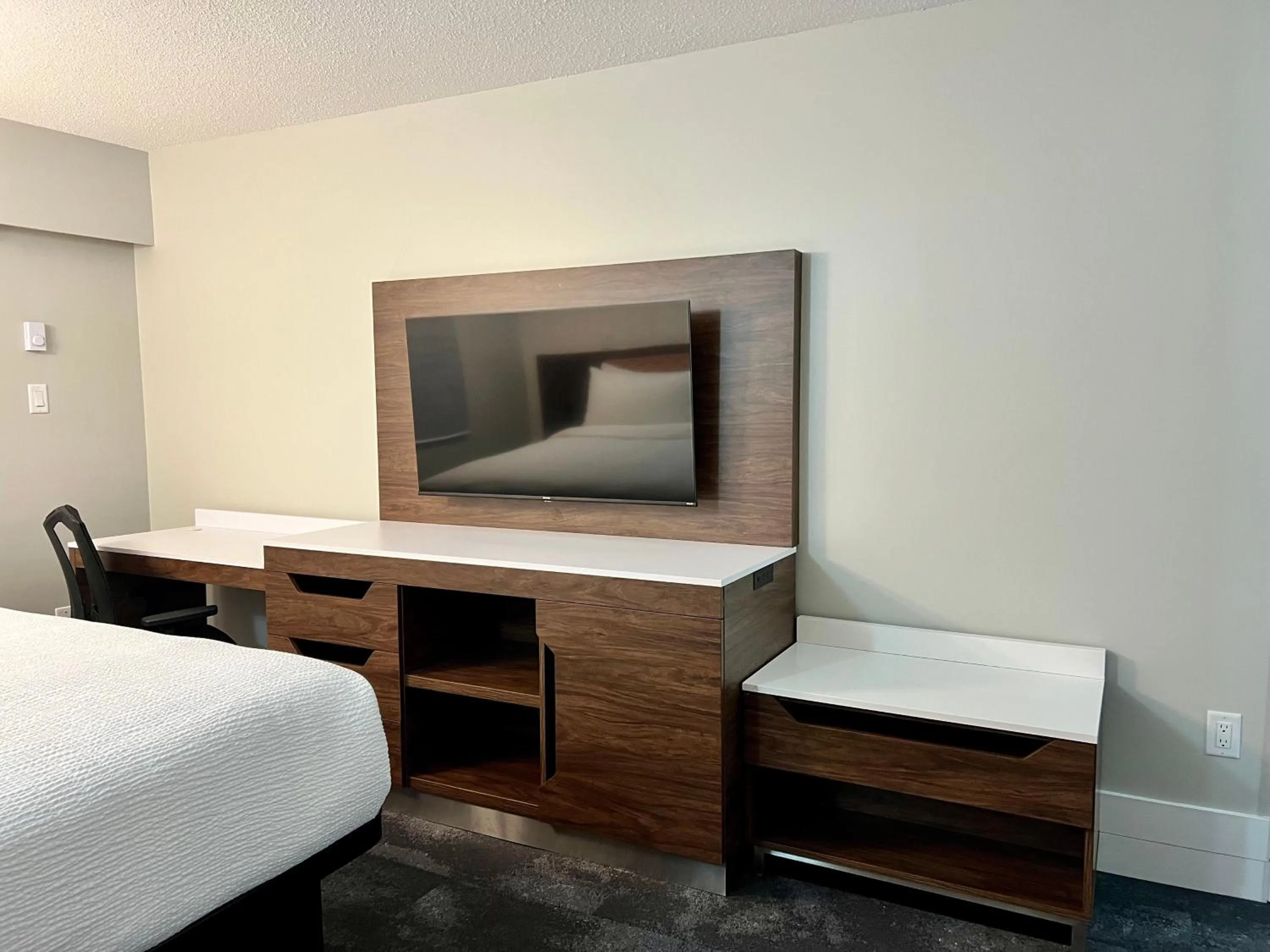 TV and multimedia, Bed in The Vic, an Ascend Collection Hotel