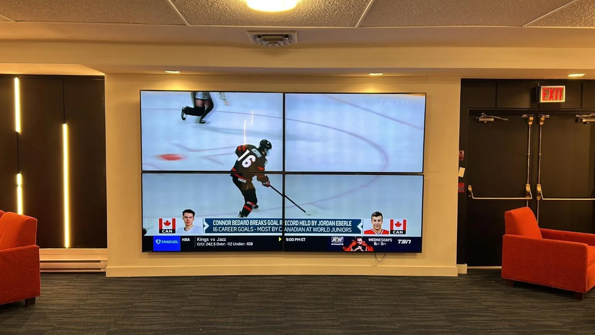 Entertainment in The Vic, an Ascend Collection Hotel