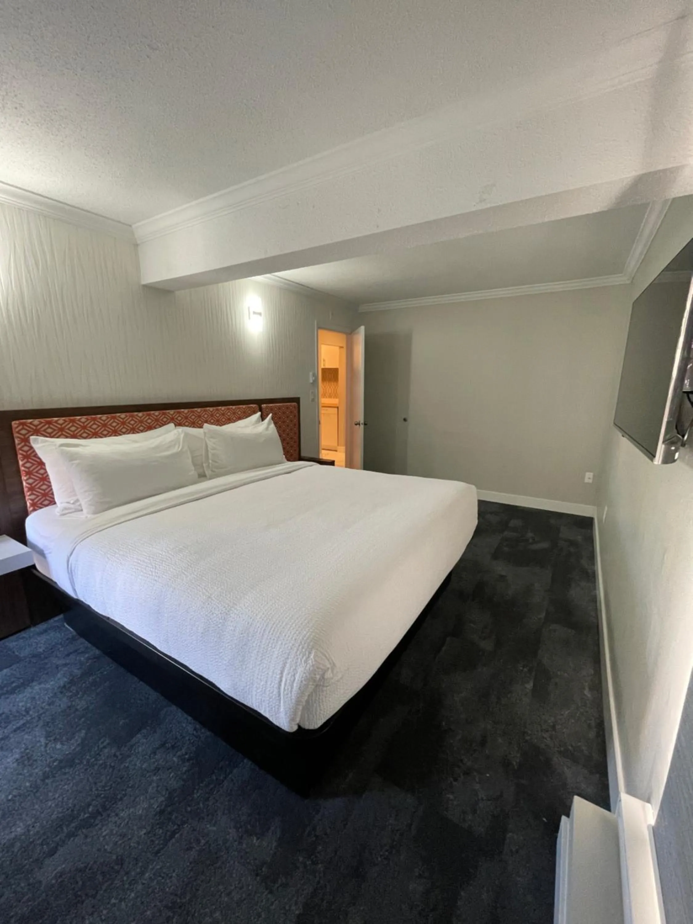 Bed in The Vic, an Ascend Collection Hotel