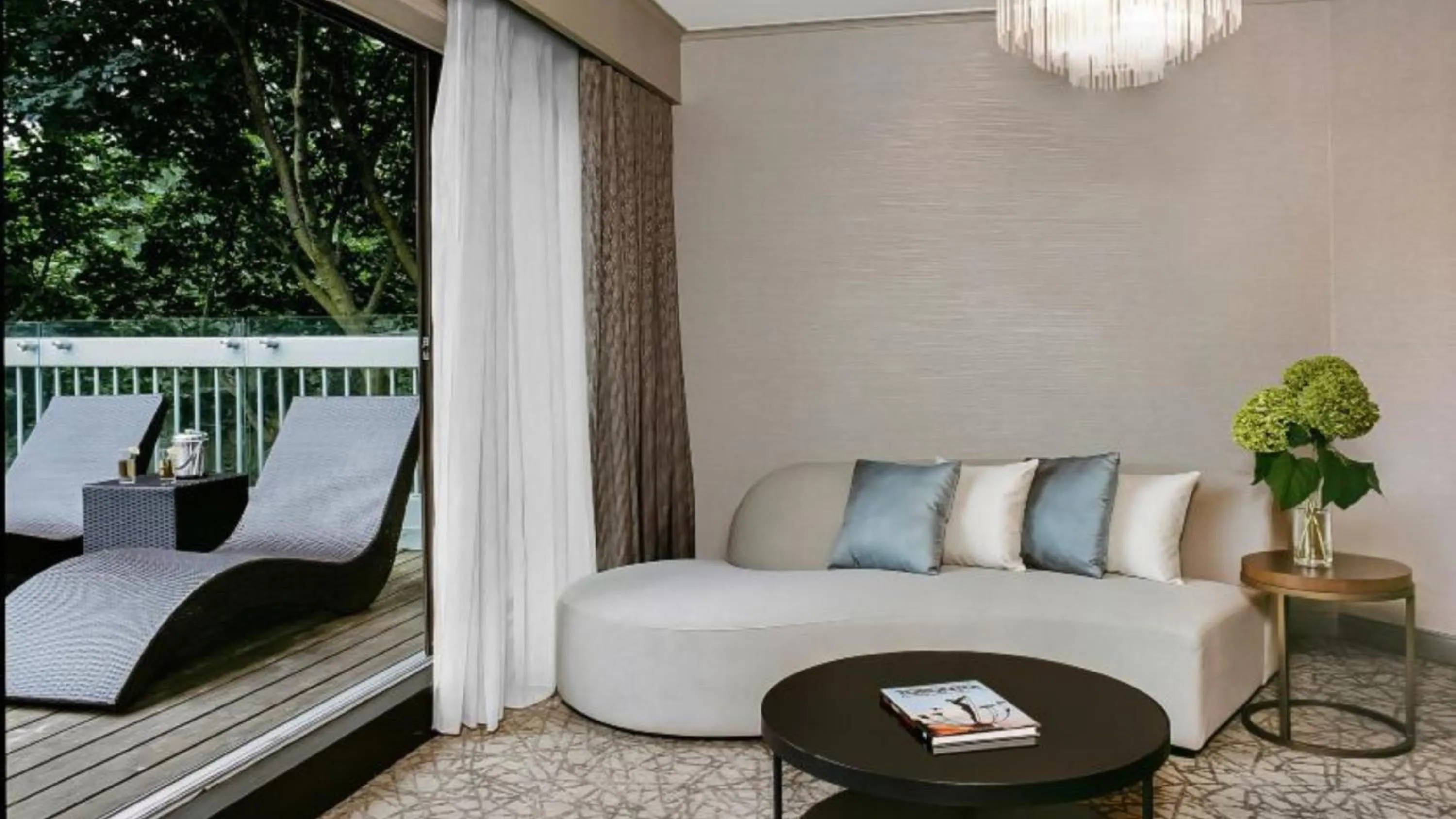 Photo of the whole room in Crowne Plaza Toronto - North York by IHG