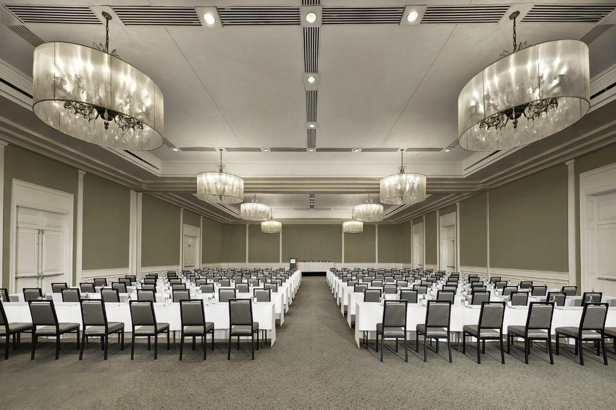 Meeting/conference room in Crowne Plaza Toronto - North York by IHG