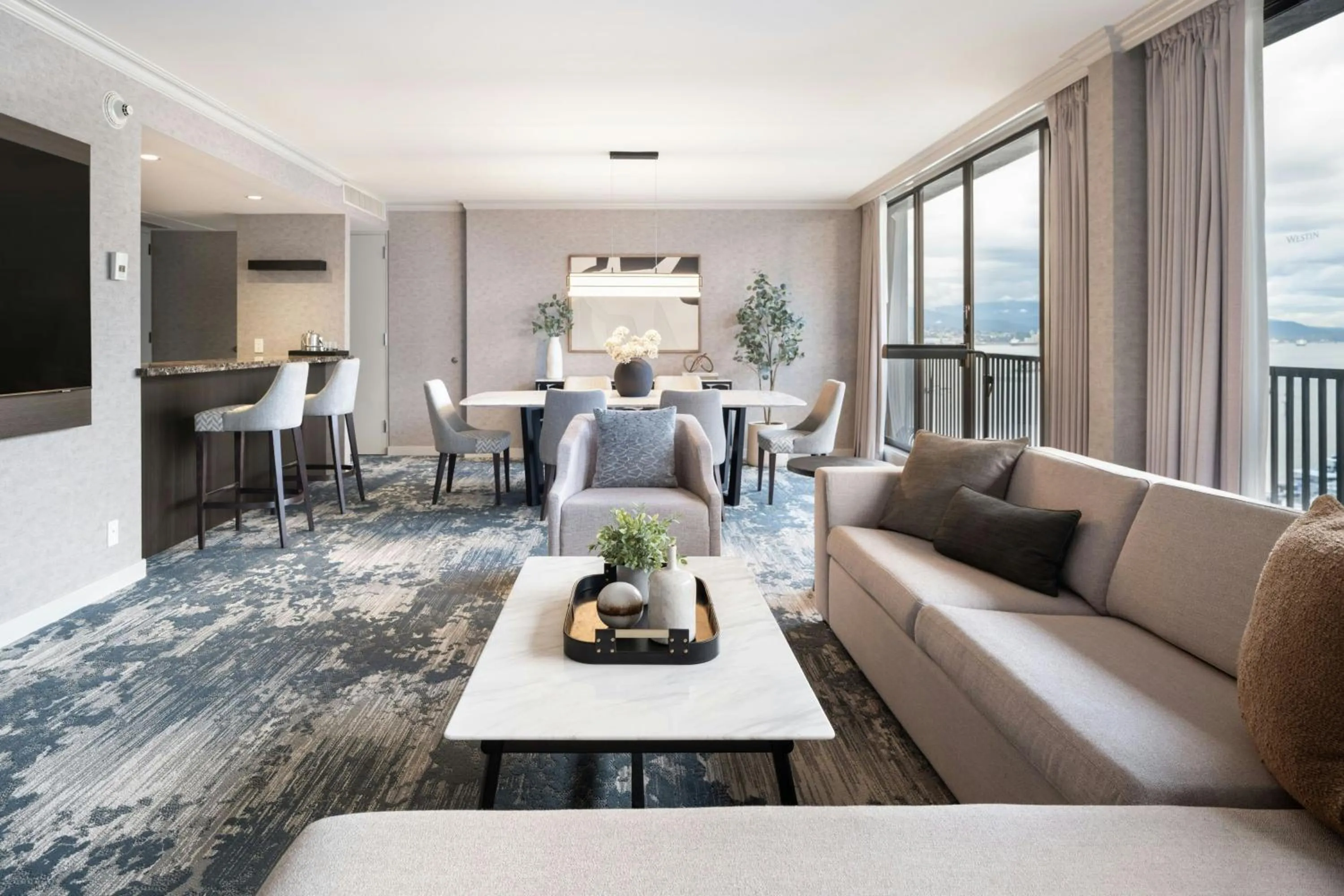 Living room in The Westin Bayshore, Vancouver