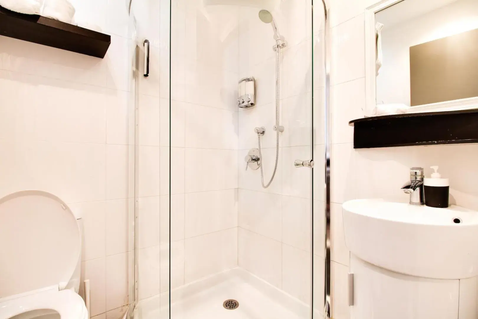 Bathroom in hotel & spa Carré Saint-Louis Bathroom in hotel & spa Carré Saint-Louis