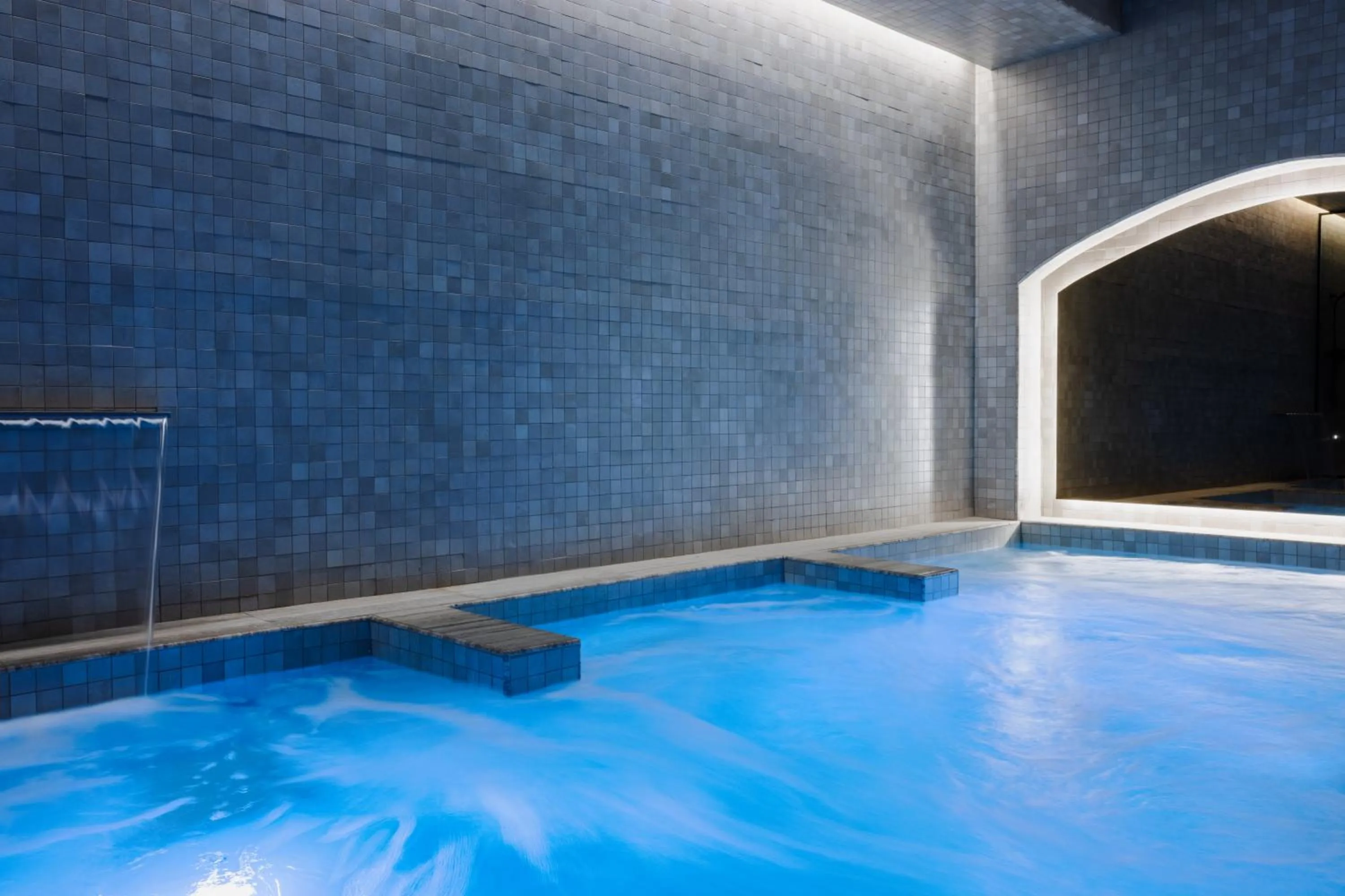 Hot Tub in hotel & spa Carré Saint-Louis