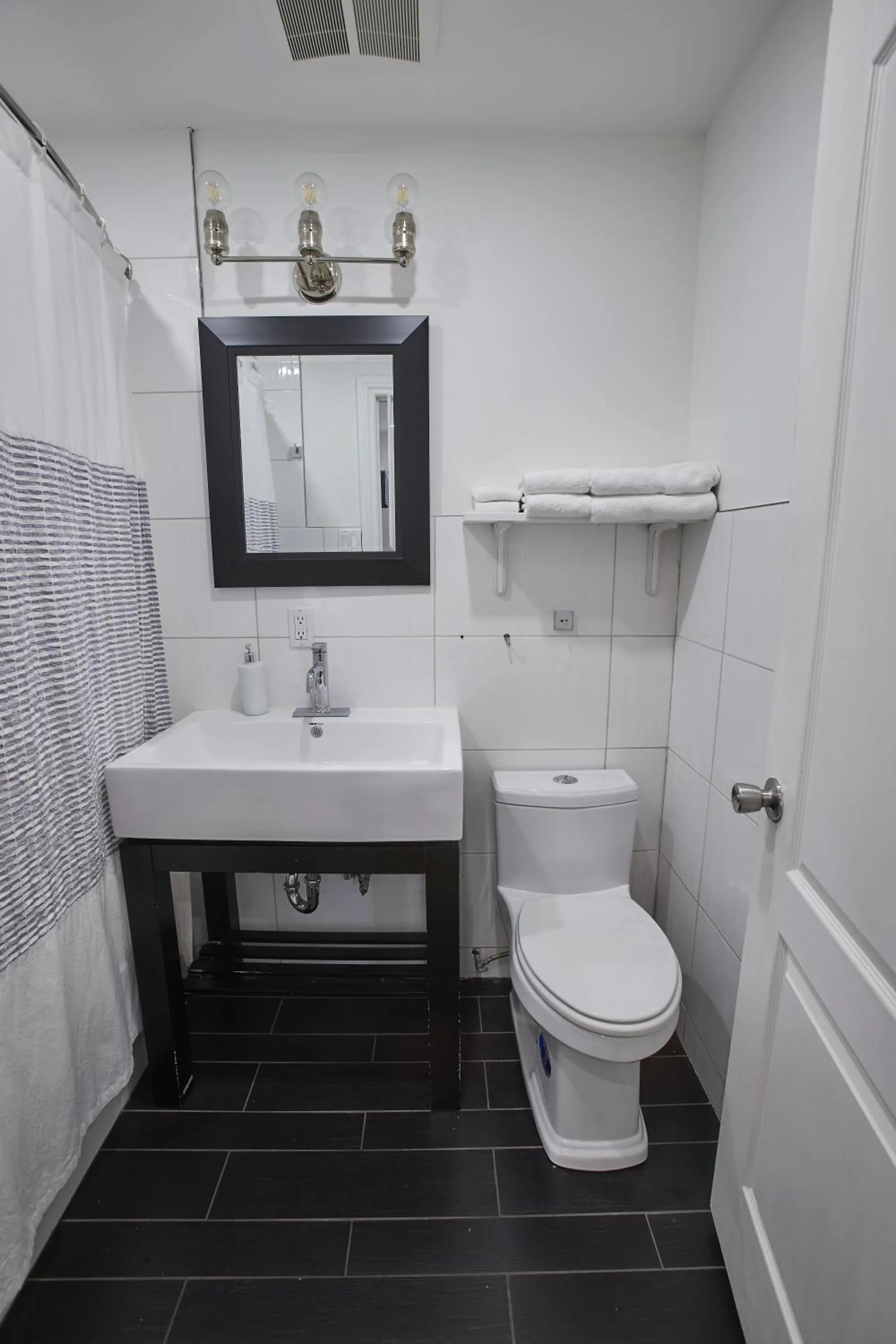 Bathroom in hotel & spa Carré Saint-Louis