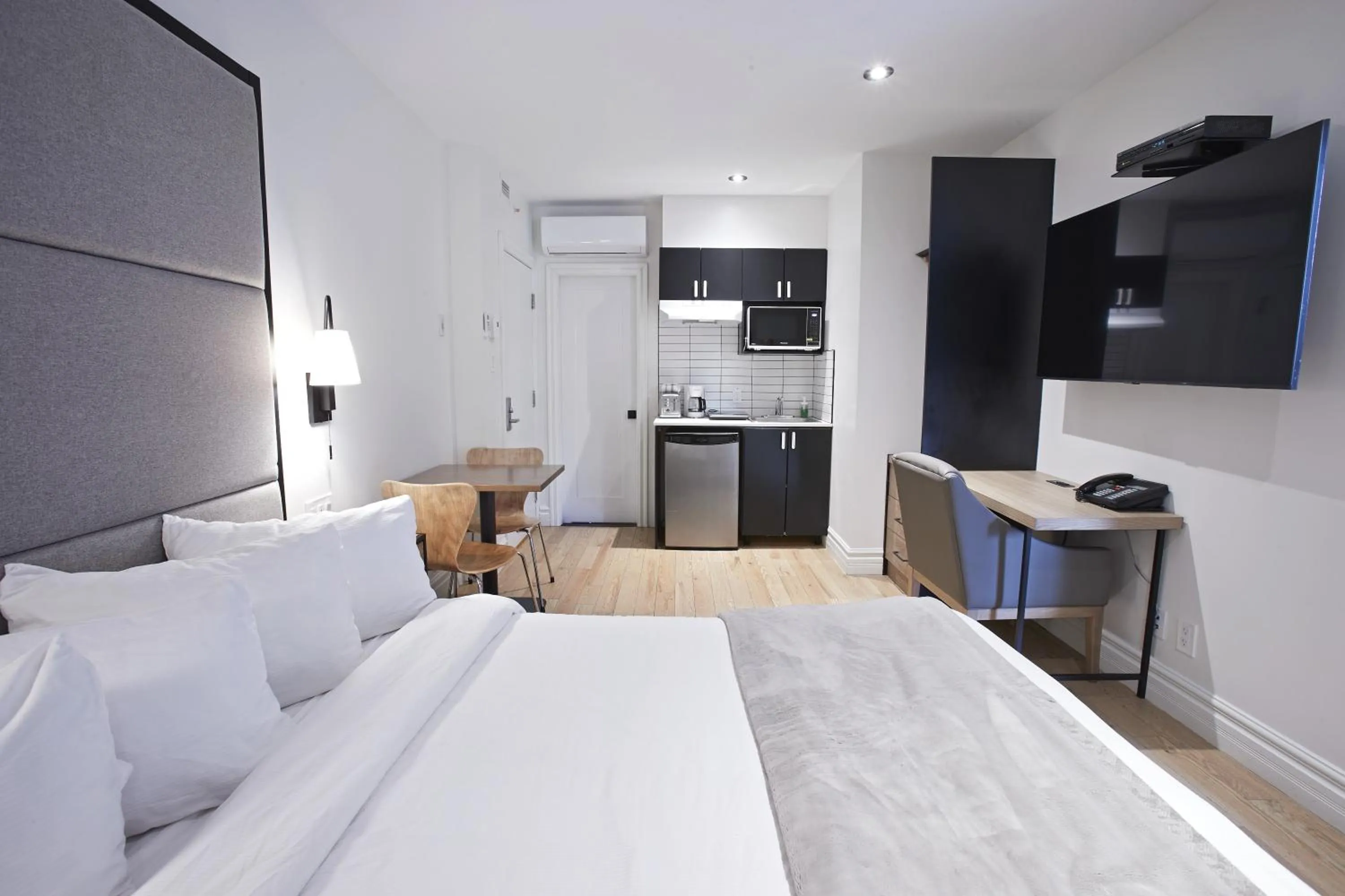 Bed in hotel & spa Carré Saint-Louis