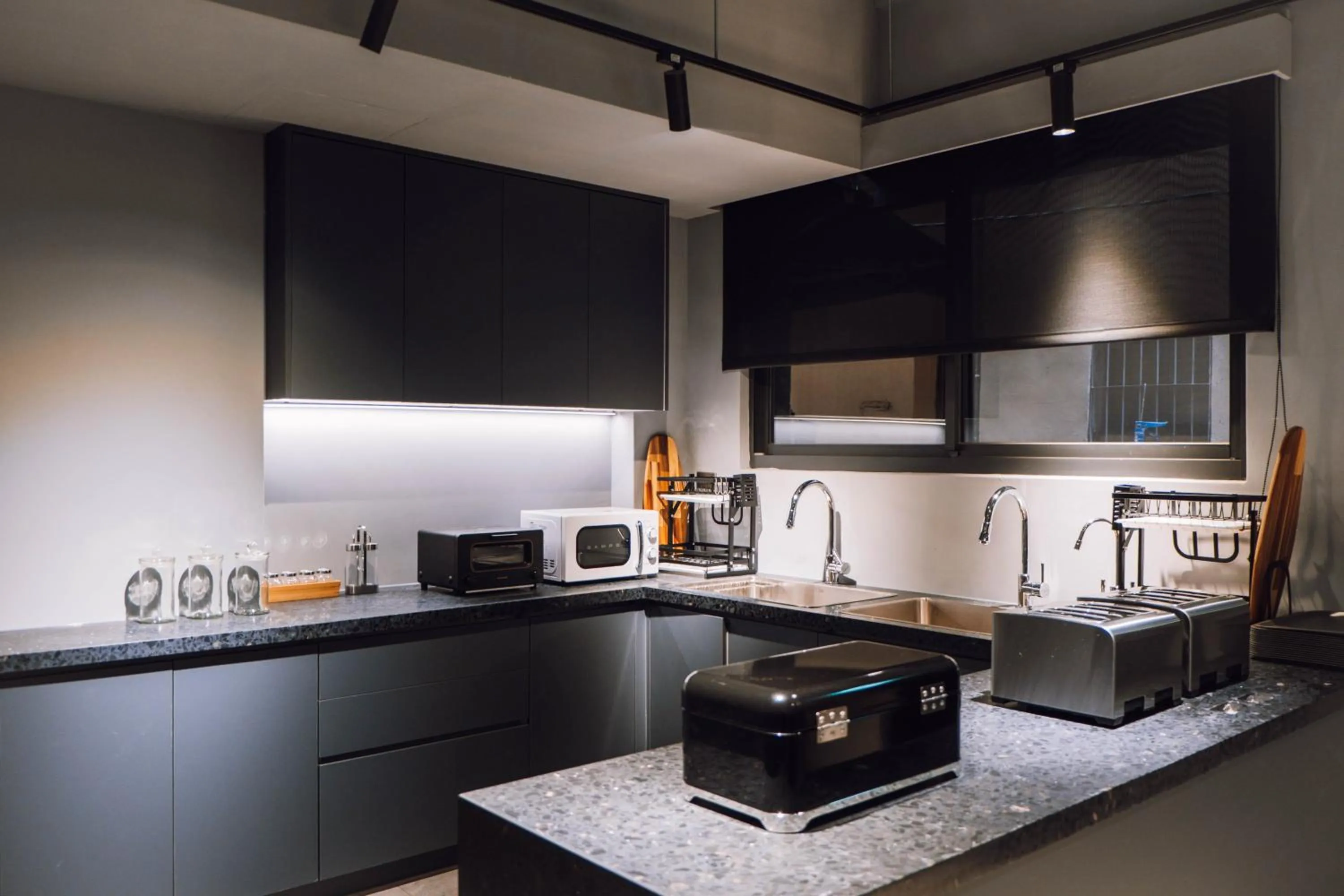 Communal kitchen in Drizzle Inn