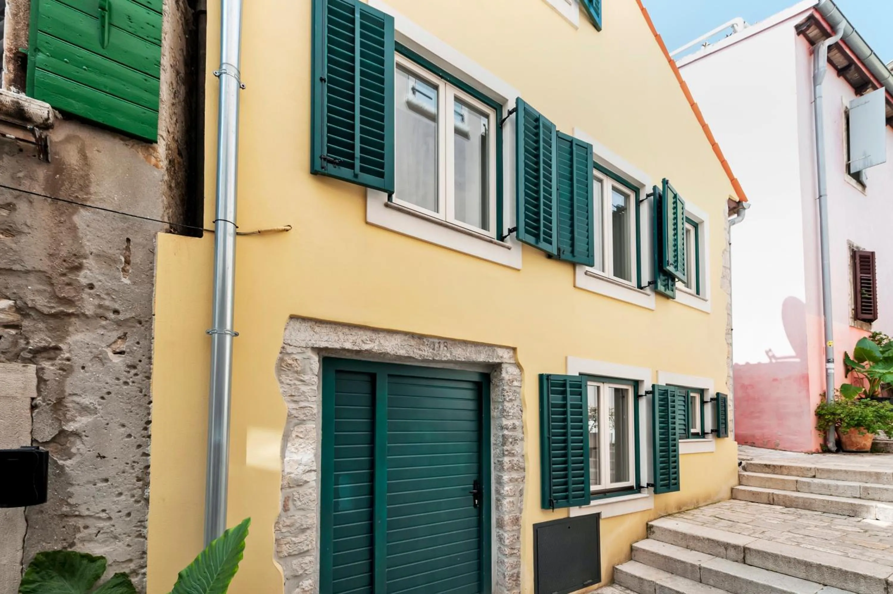 Facade/entrance in Yellow House Rovinj
