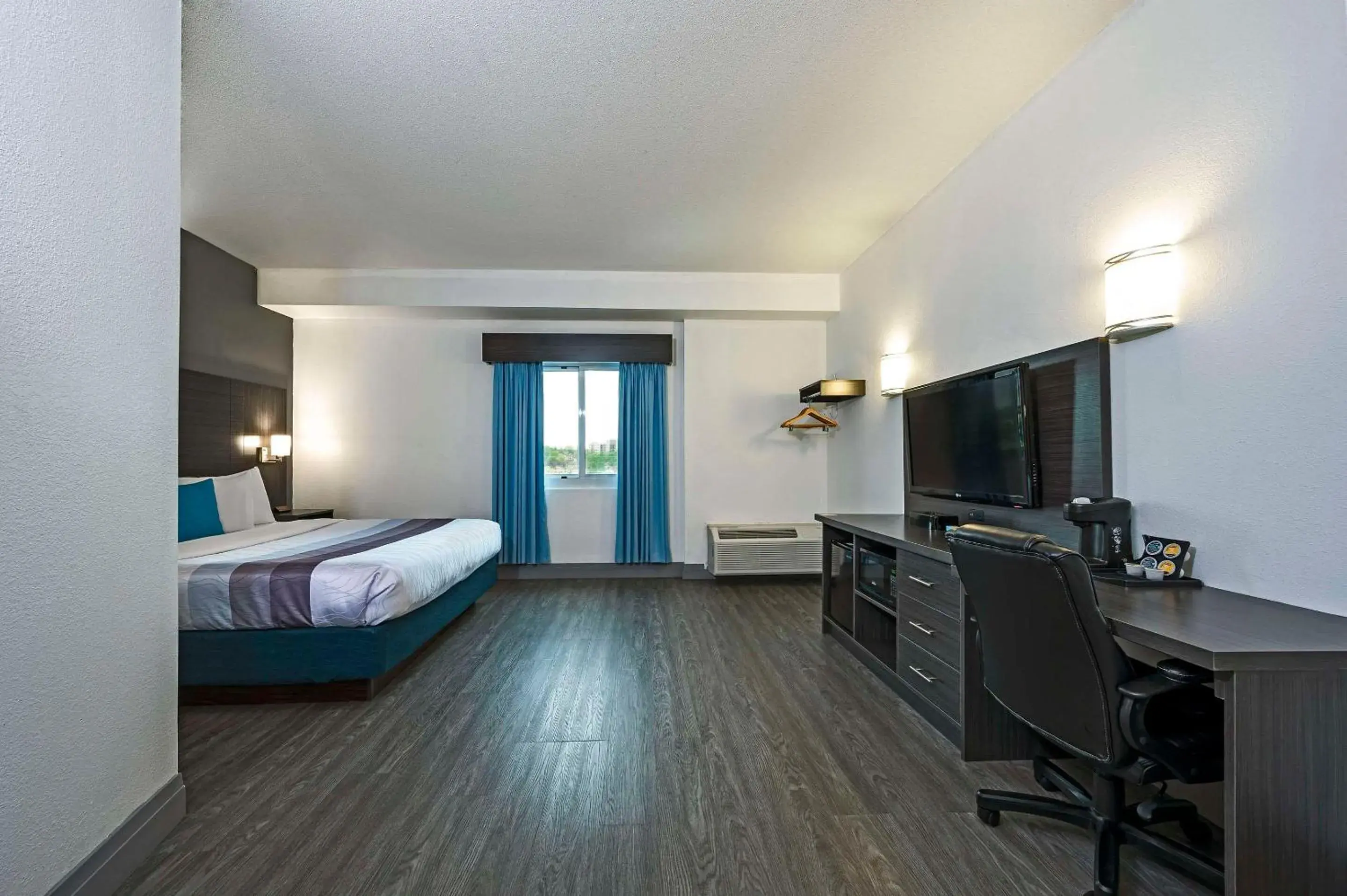 Bedroom, Bed in Comfort Hotel Bedroom, Bed in Comfort Hotel