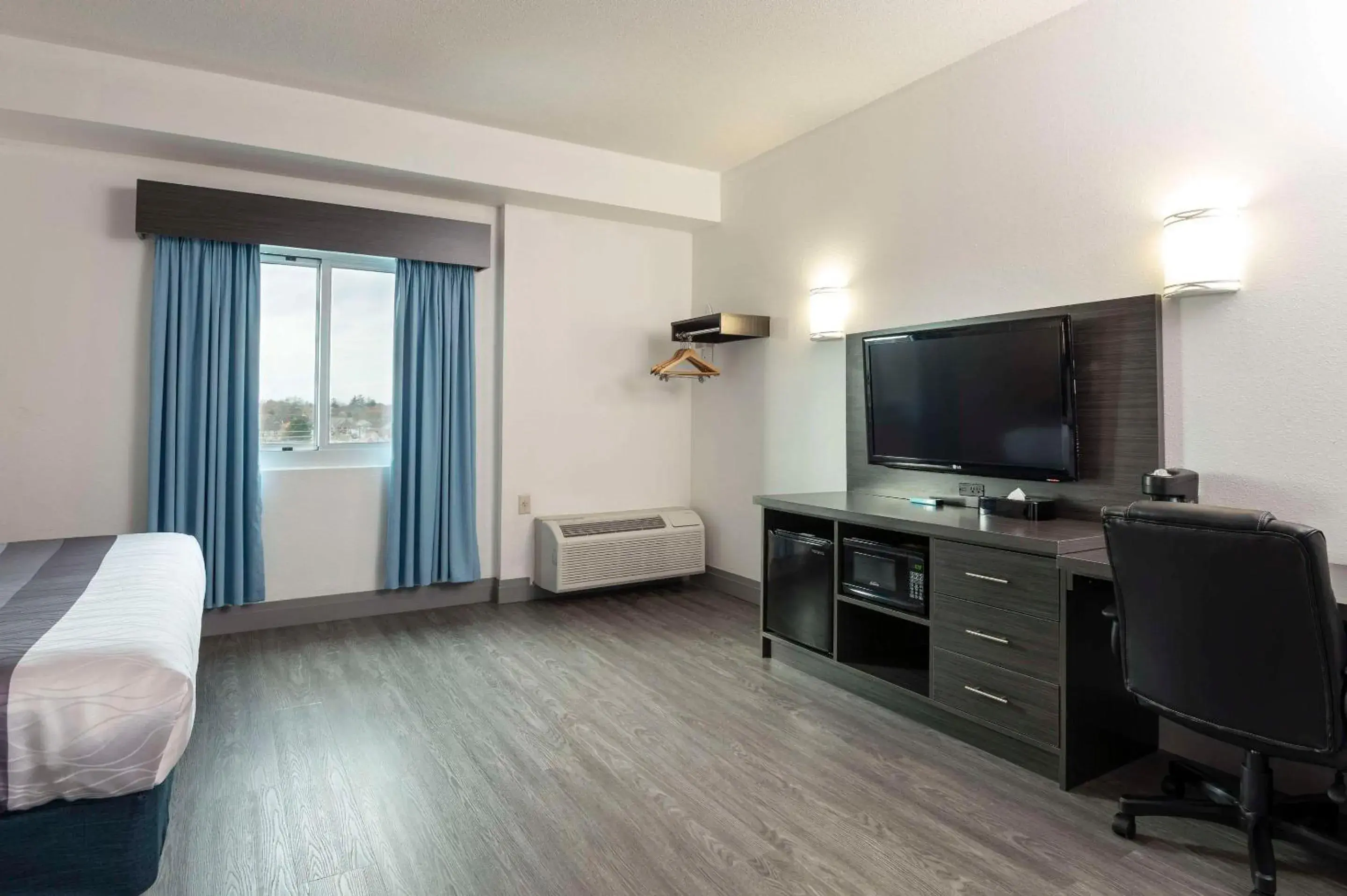 Bedroom, Bed in Comfort Hotel Bedroom, Bed in Comfort Hotel