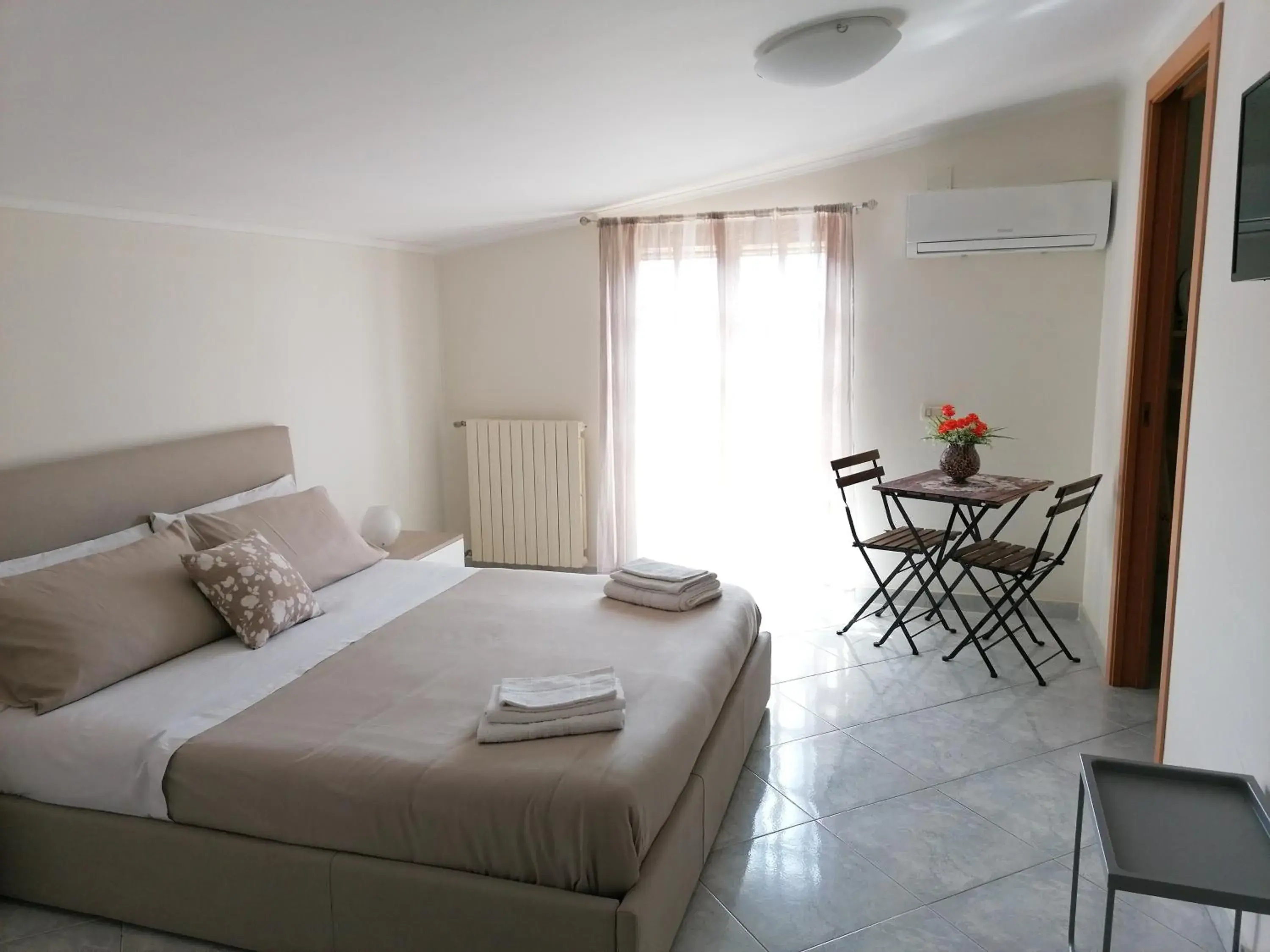 Deluxe Double Room - single occupancy in Rara Domus B&B Deluxe Double Room - single occupancy in Rara Domus B&B