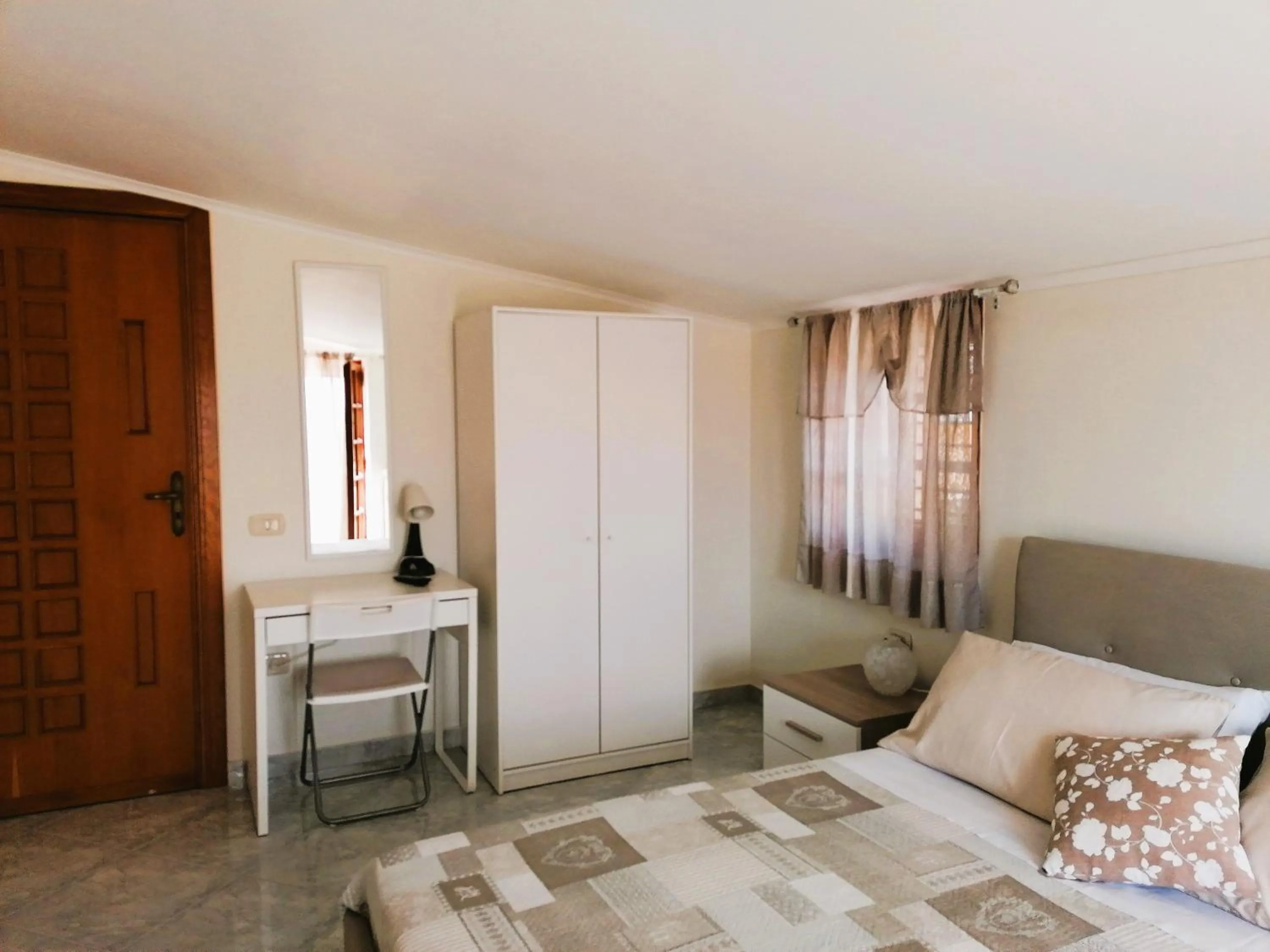 Photo of the whole room, Bed in Rara Domus B&B