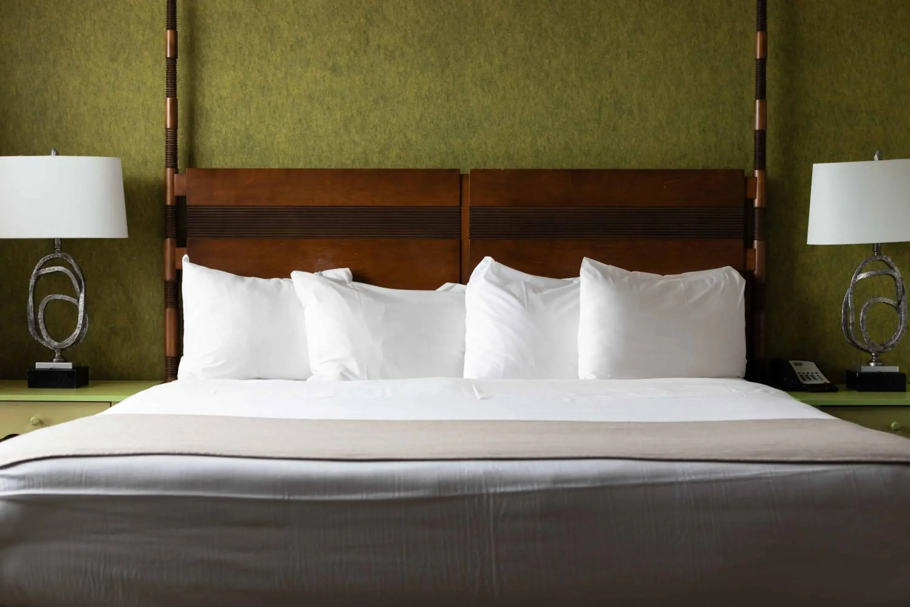 Bed in Hotel Champlain Bed in Hotel Champlain