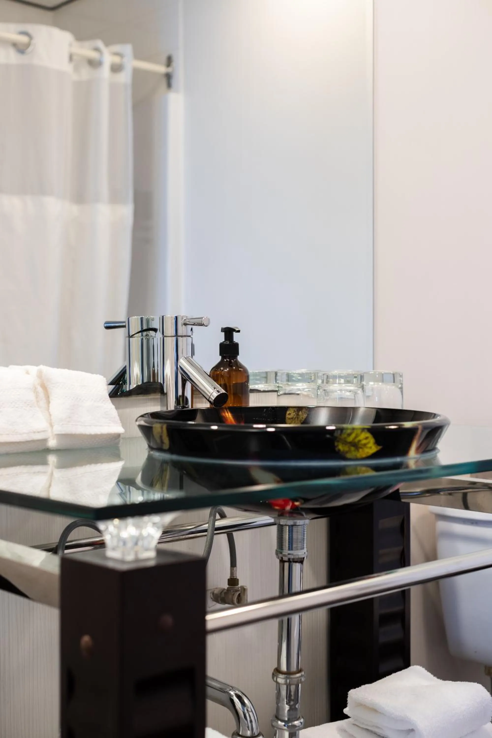 Bathroom in Hotel Champlain