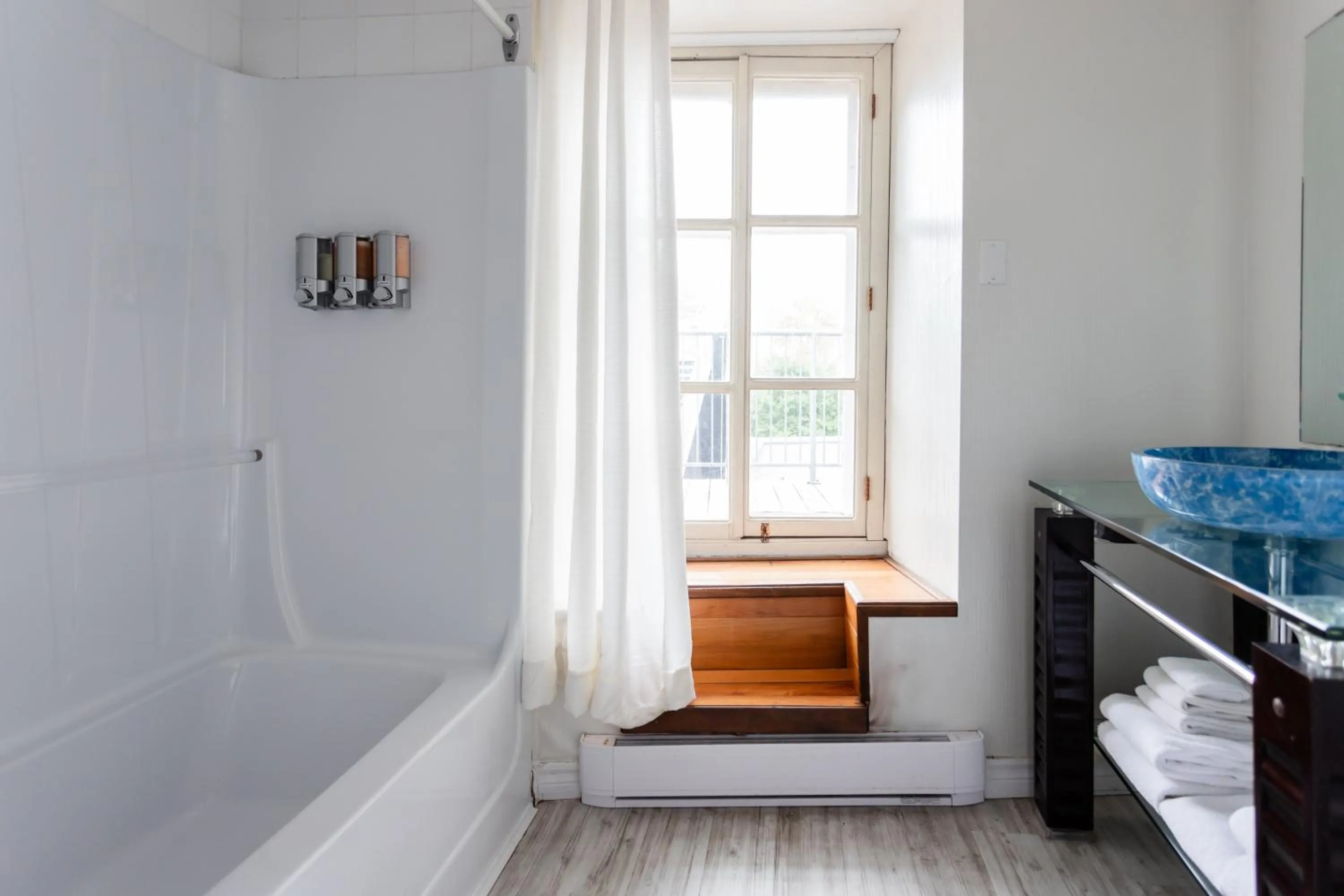 Bathroom in Hotel Champlain